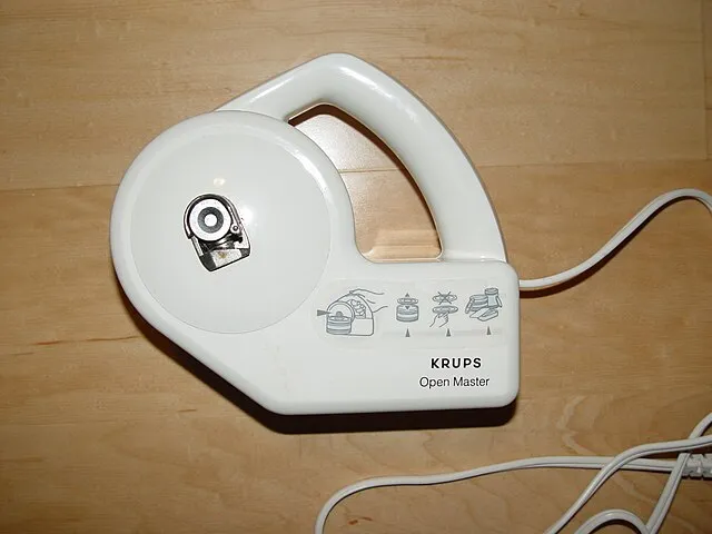Holly Cheng on Wikimedia Commons 