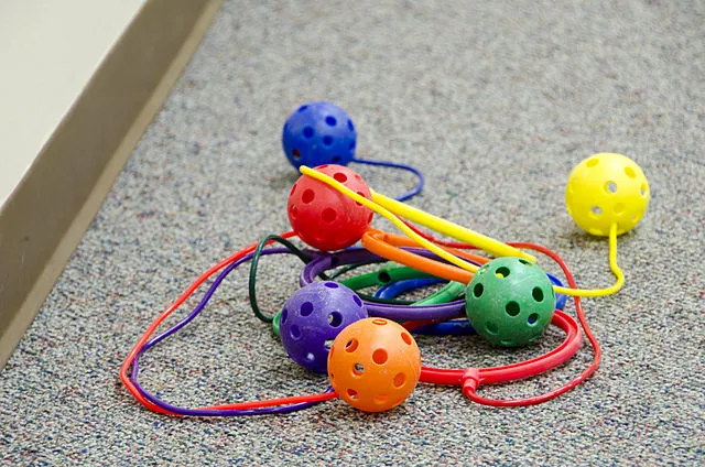 Saskatoon Public Library on Wikimedia CommonsSkip-It, a popular toy from the late 1980s and early 1990s, featured a jingle that repeated the name of the toy while describing how it worked. The song included upbeat, rhythmic vocals to match the physical mo