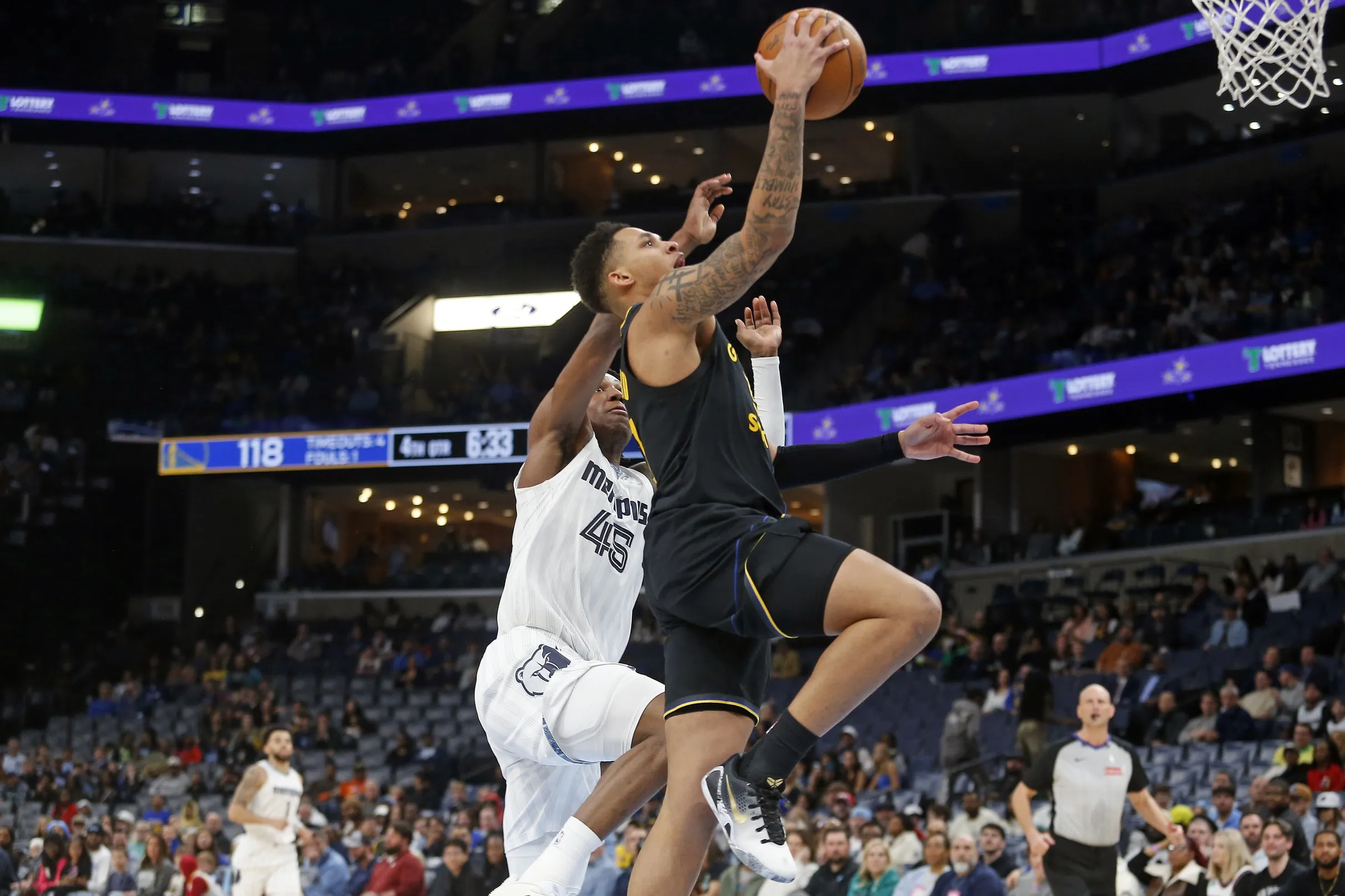 Rookie Will Richard Injures Ankle as Lakers Rout Warriors