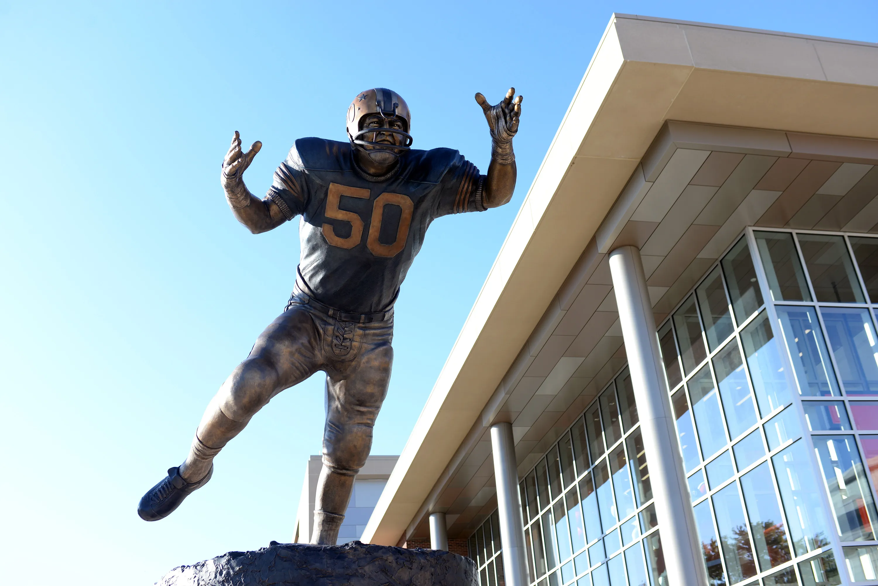 Top 20 Linebackers Who Defined the NFL