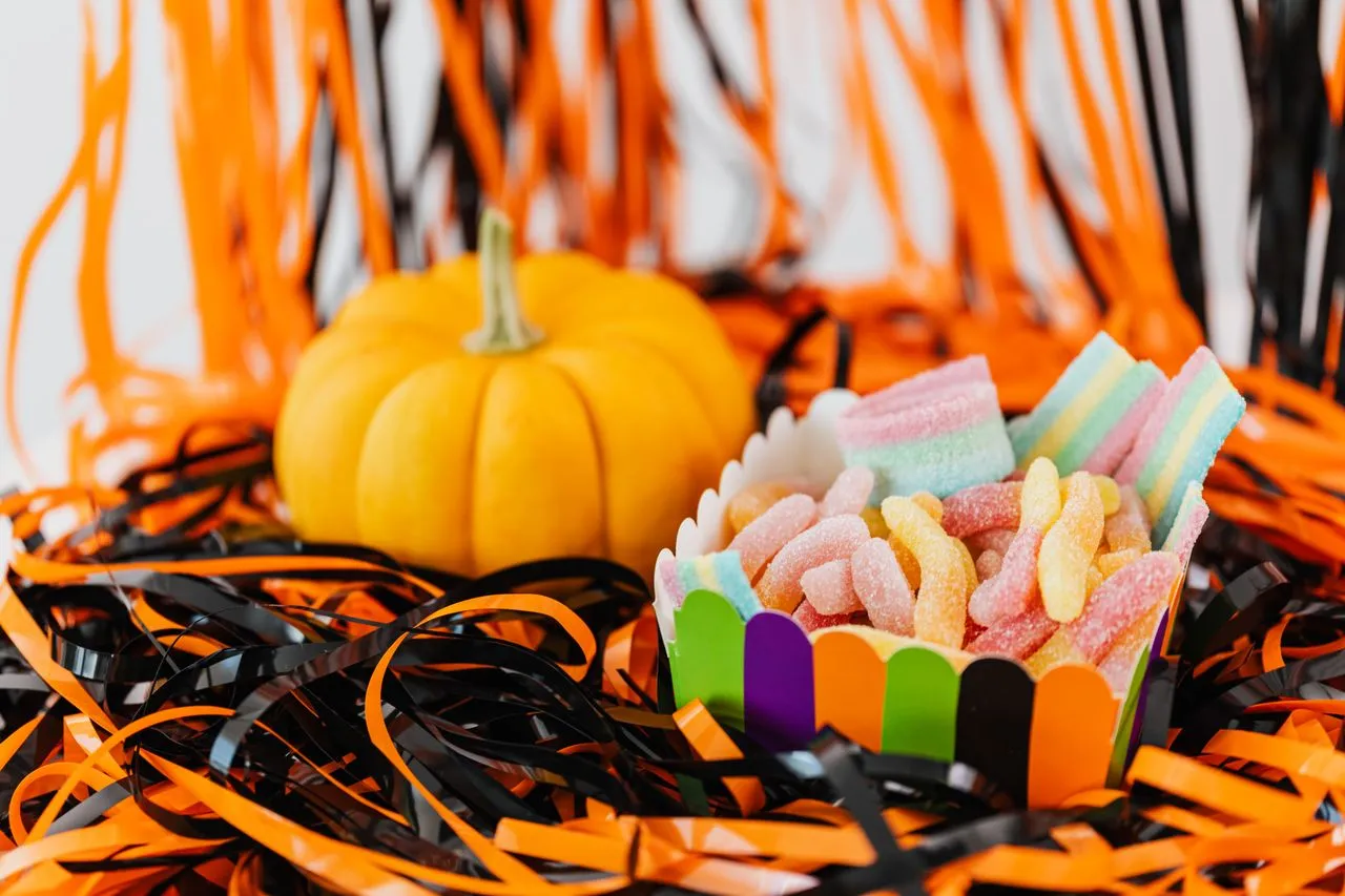17 Halloween Treats ’90s Kids Traded With Their Friends After Trick-or-Treating