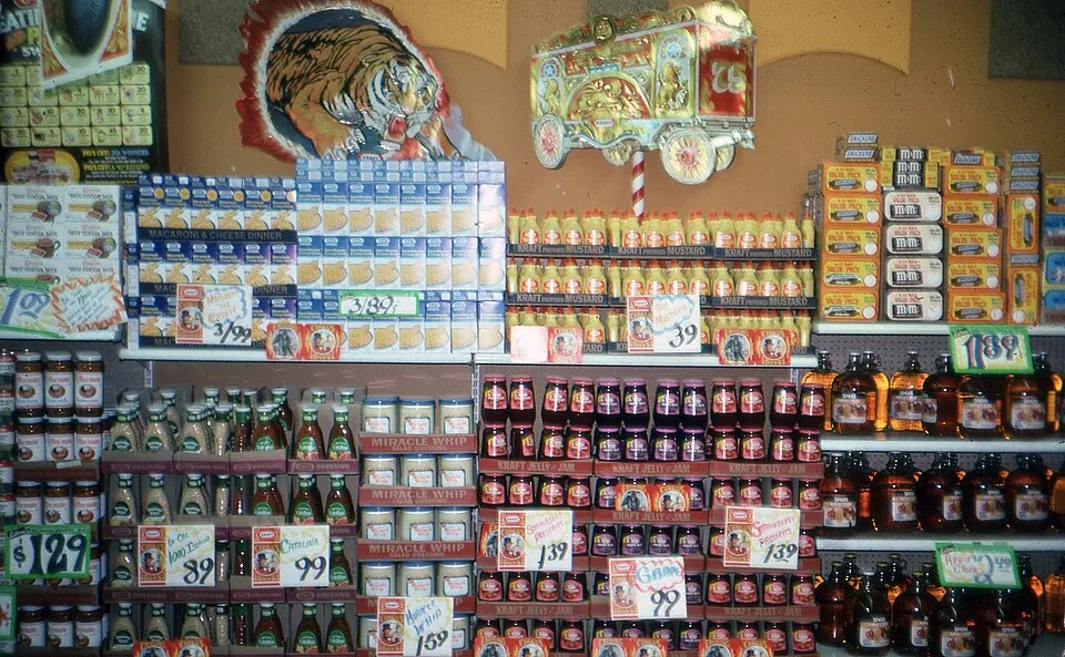 16 Things Every Grocery Store Advertised in the 1970s That Disappeared