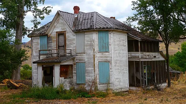 18 Items Found in Abandoned Homes With Documented Histories