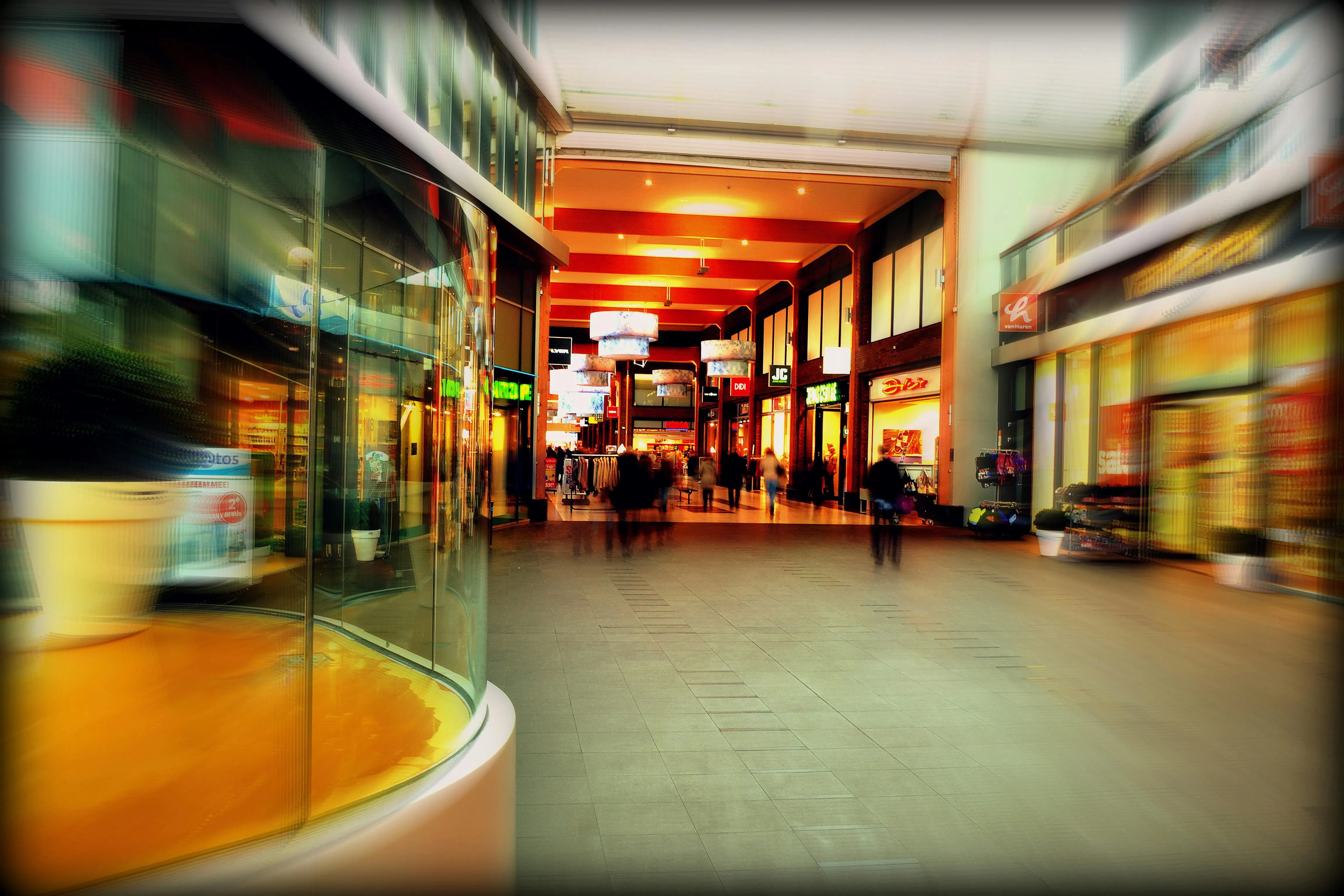10 Things That Were Normal in Malls but Are Now Gone