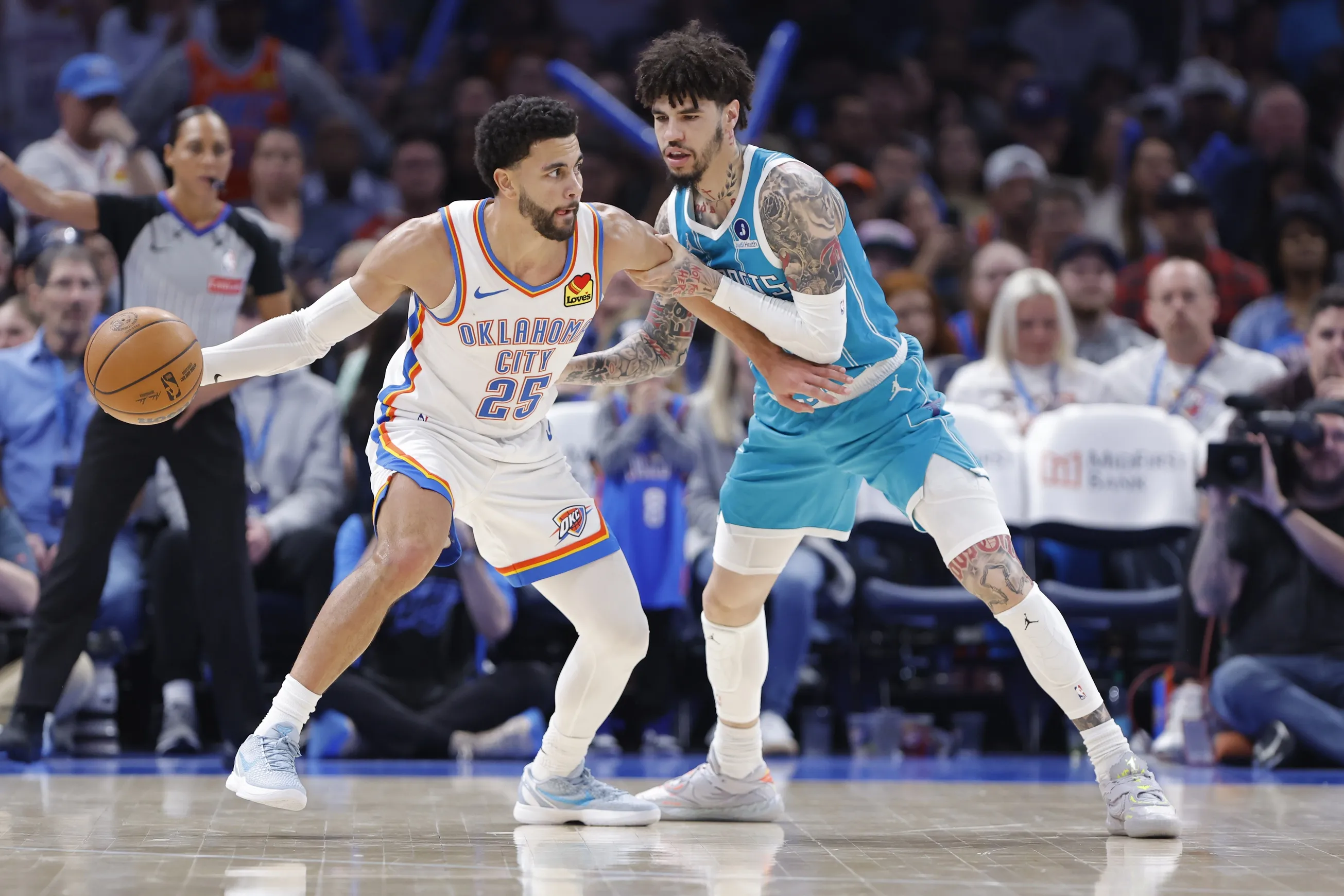 Hornets Stun Thunder with Road Rout