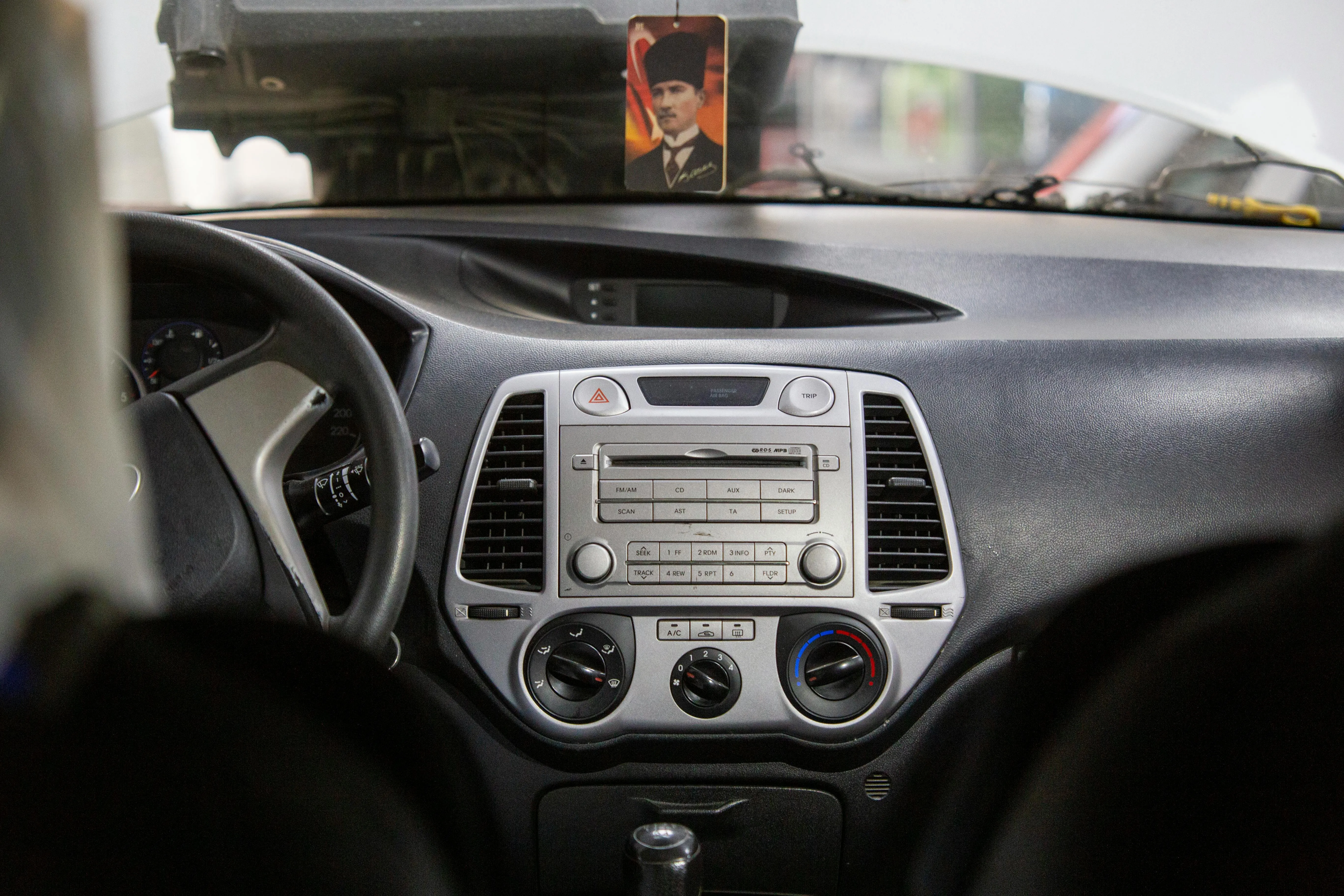 12 Vintage Car Stereo Ads That Have Vanished