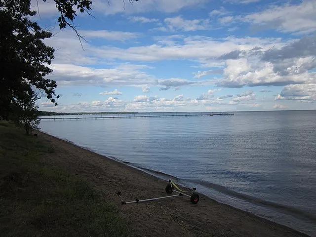 Dougtone on Wikimedia Commons