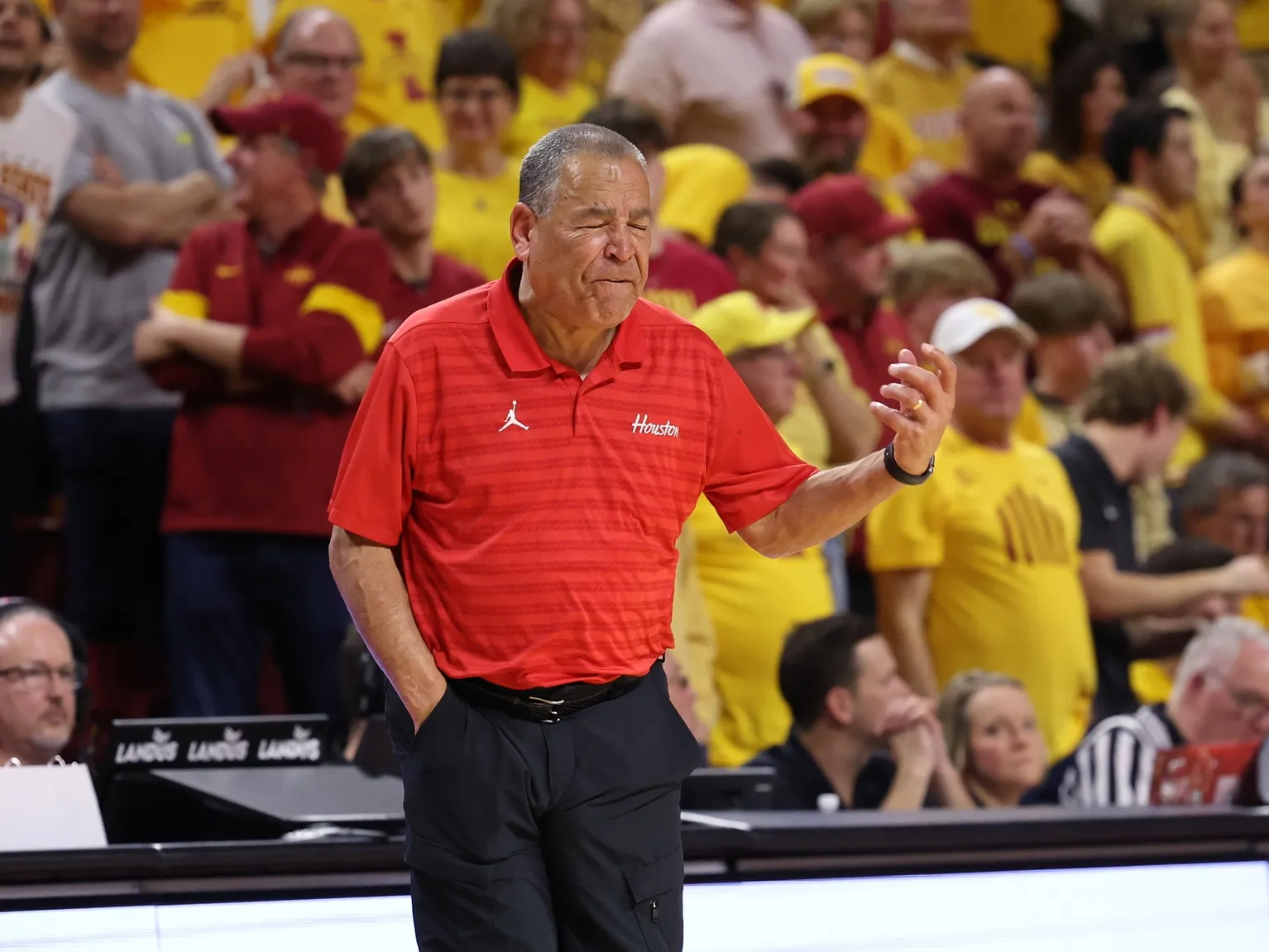 Houston’s Kelvin Sampson Reacts to Season-Ending Injuries in College Basketball