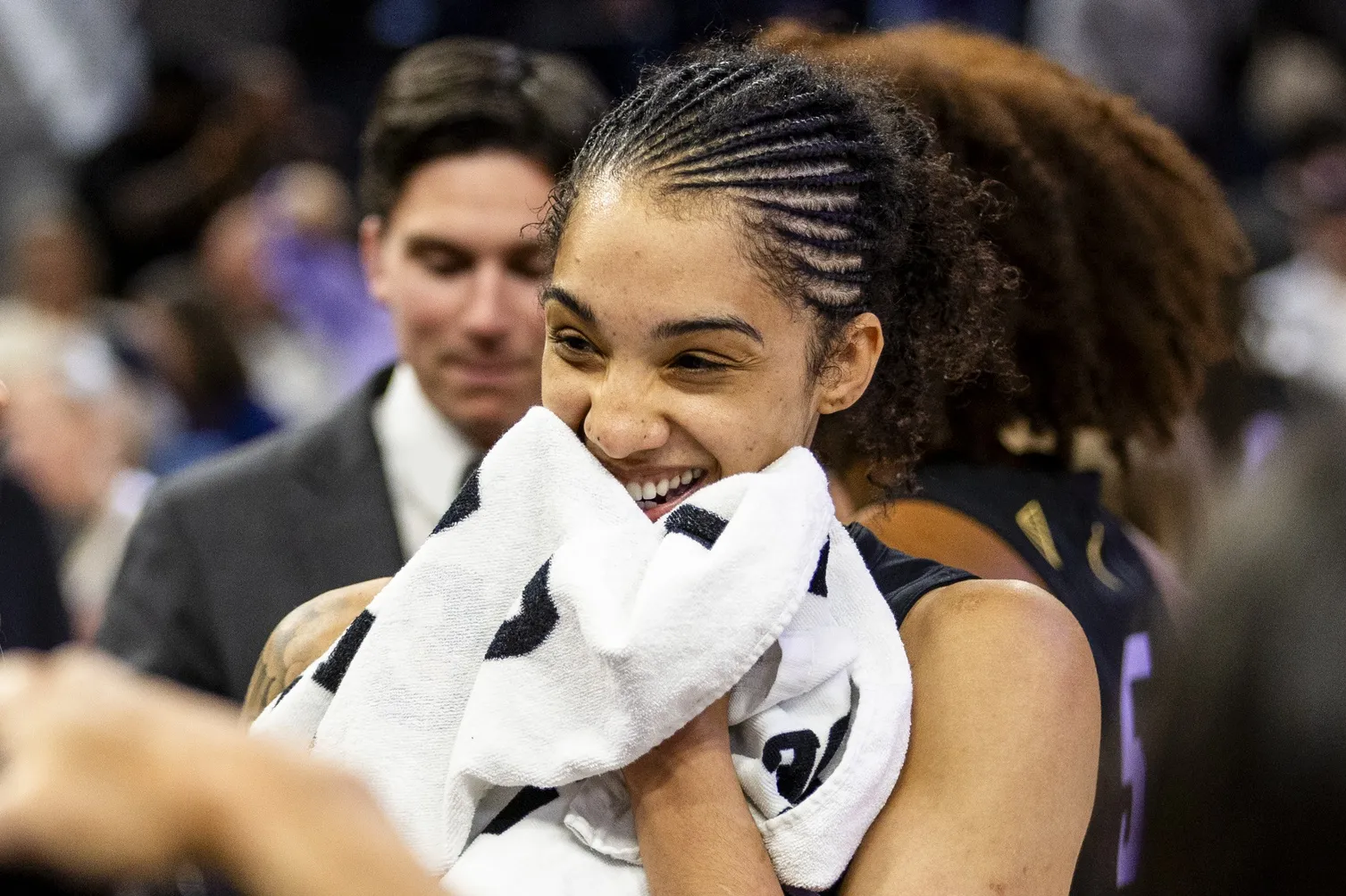 Gabby Williams Powers Valkyries Past Dream With Heroic Pride Night Fourth Quarter