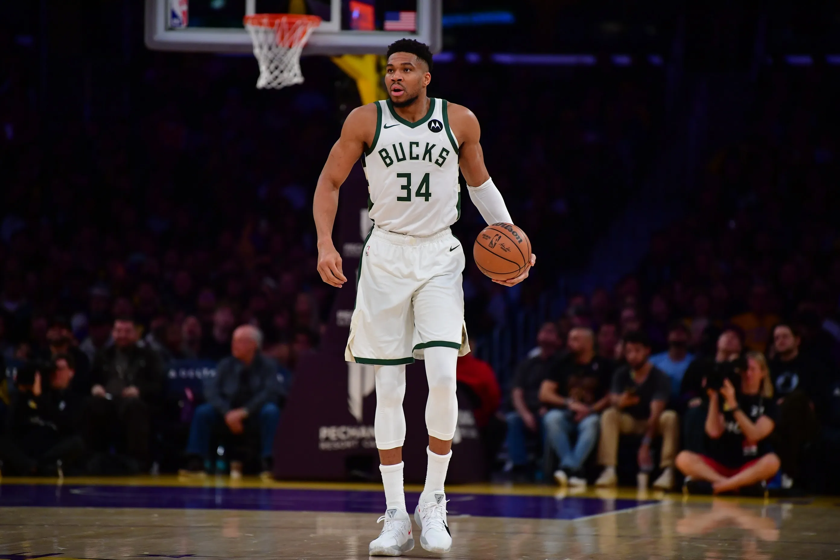 Antetokounmpo’s Late Stop Seals Bucks’ Win Over Lakers