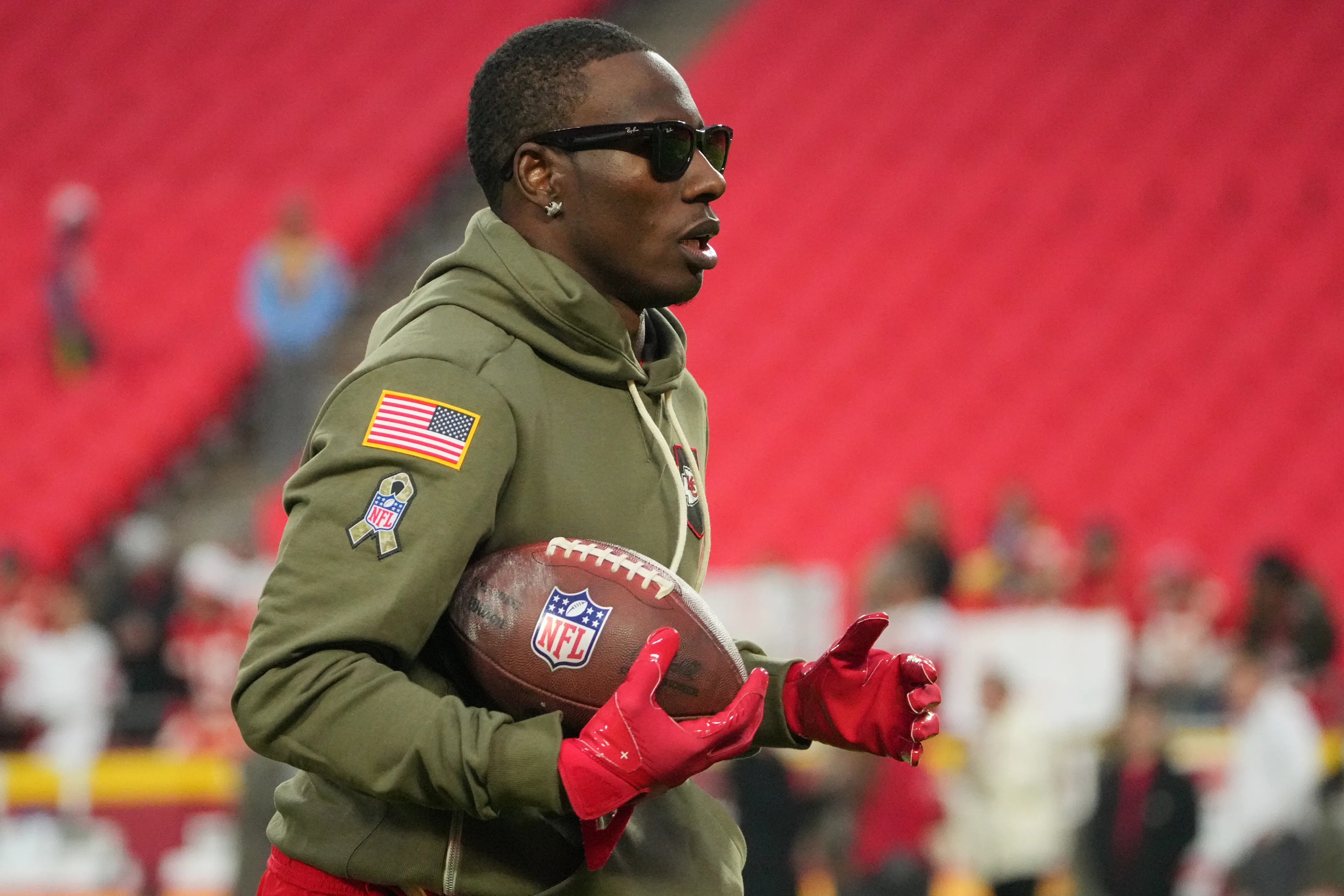 Ready to Introduce Hollywood: New Eagles WR’s Dream Comes Full Circle