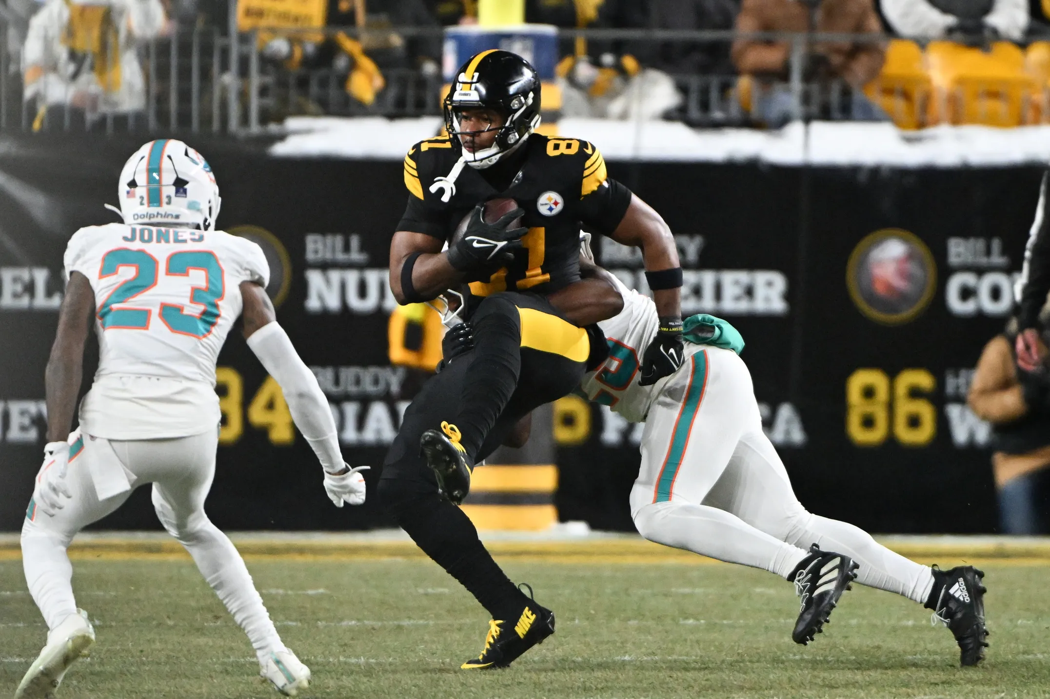 Jonnu Smith Makes Statement Against Former Team in Steelers’ Win