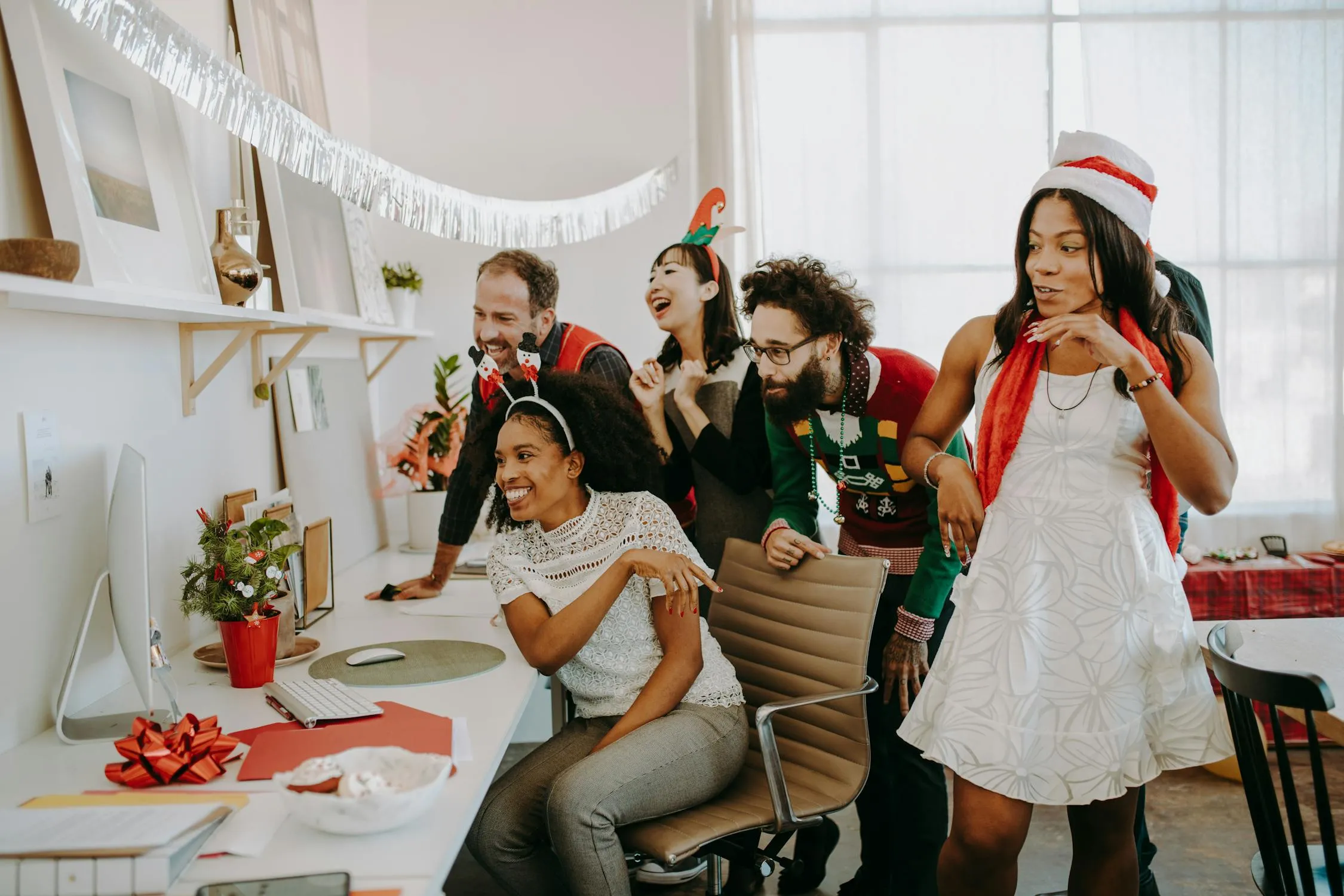 20 Holiday Workplace Traditions That Have Disappeared