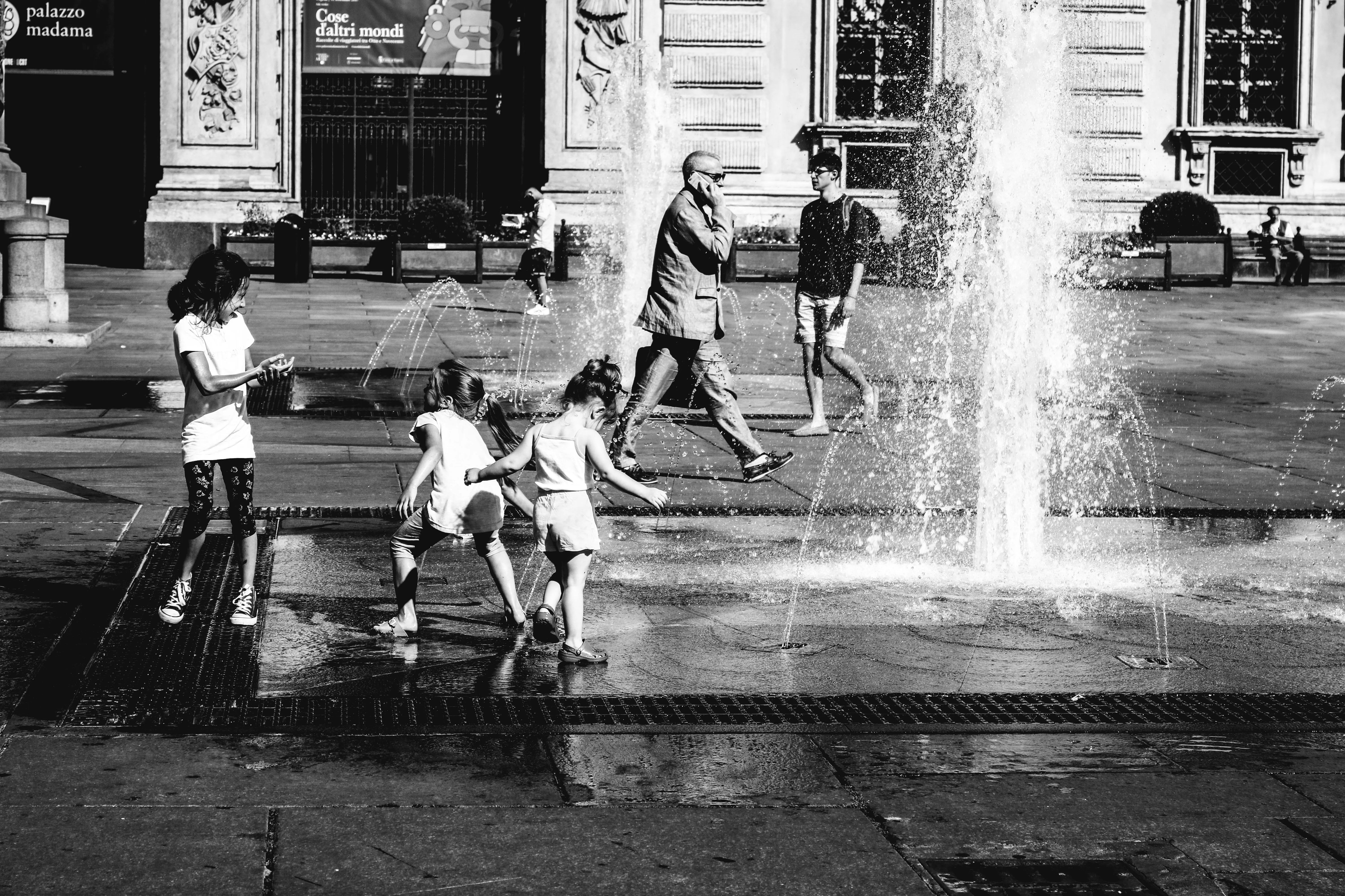 20 Popular Childhood Games From the 1960s That Disappeared