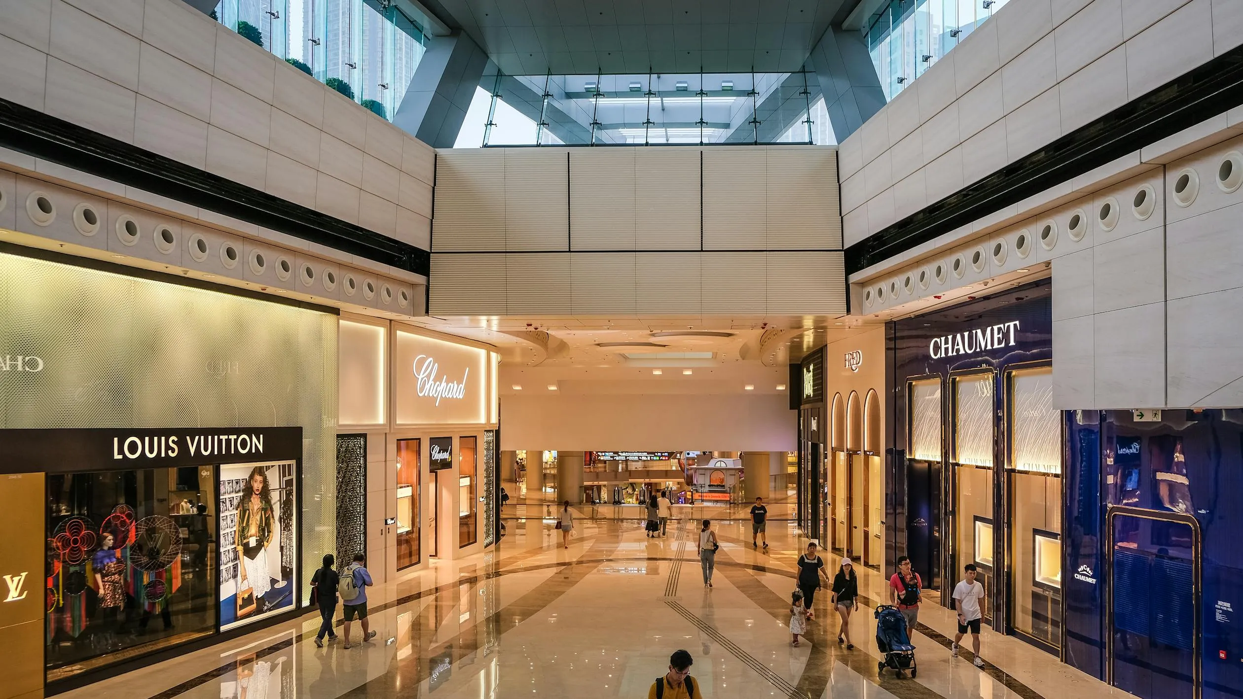 11 Shopping Mall Perks That Simply Don’t Exist Anymore