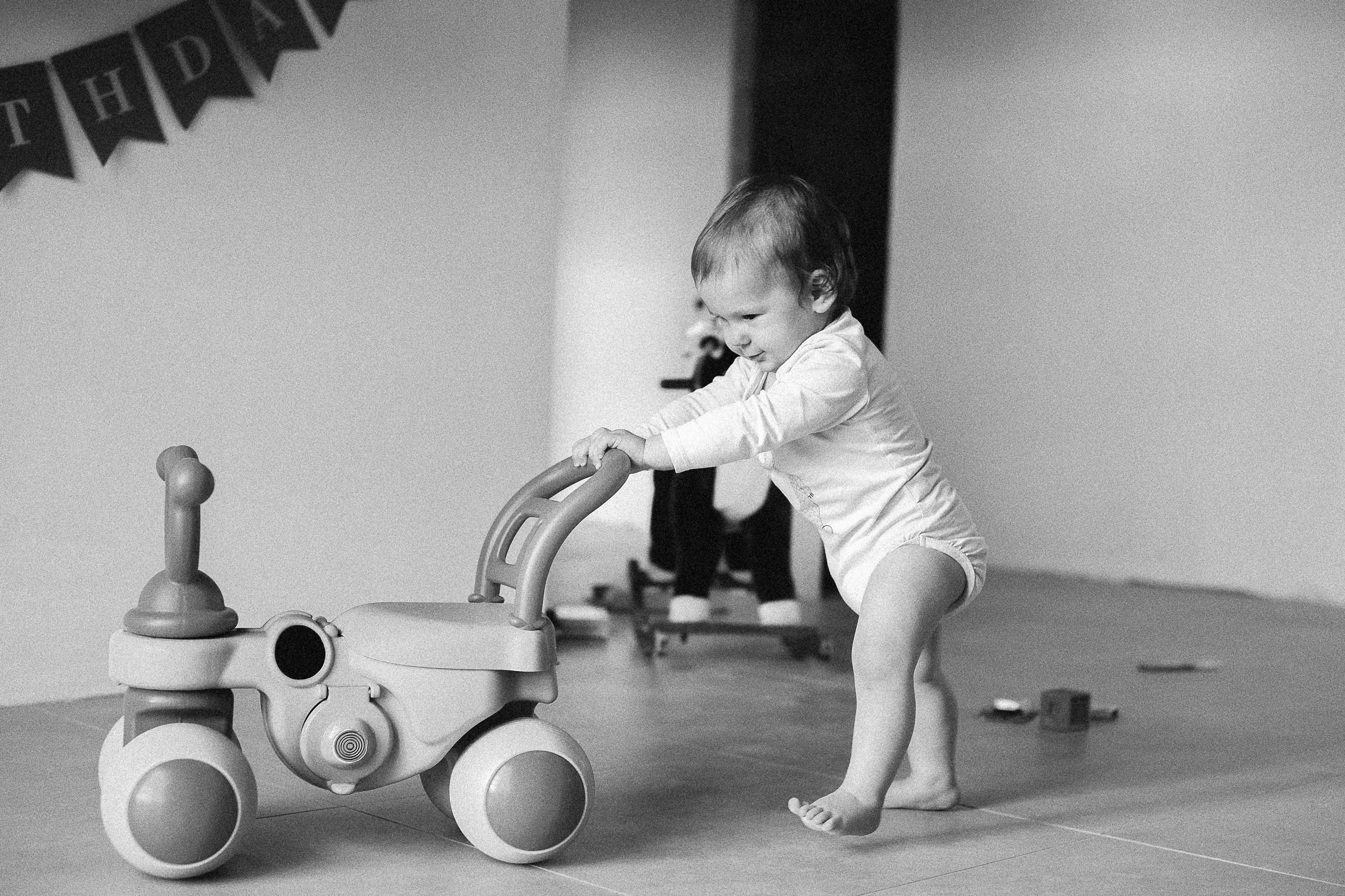16 Things Kids Did After Dinner in the 1960s That Are Rare Today