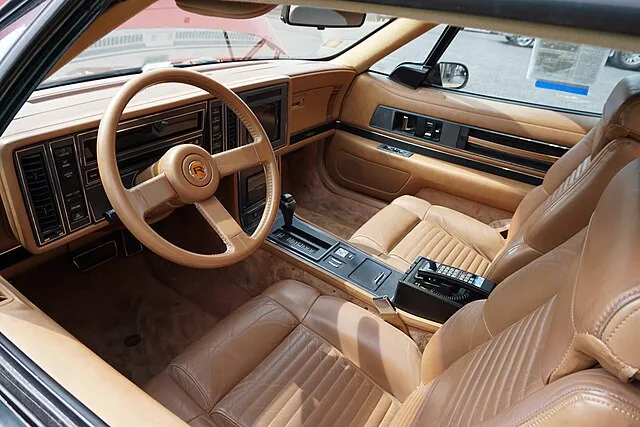 15 Things You Always Found in a Family Car in the ’80s