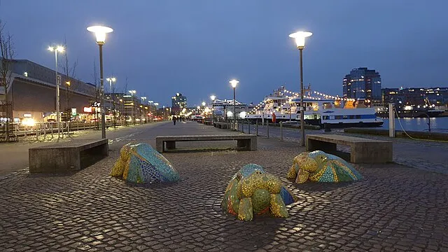 simmmox on Wikimedia Commons 