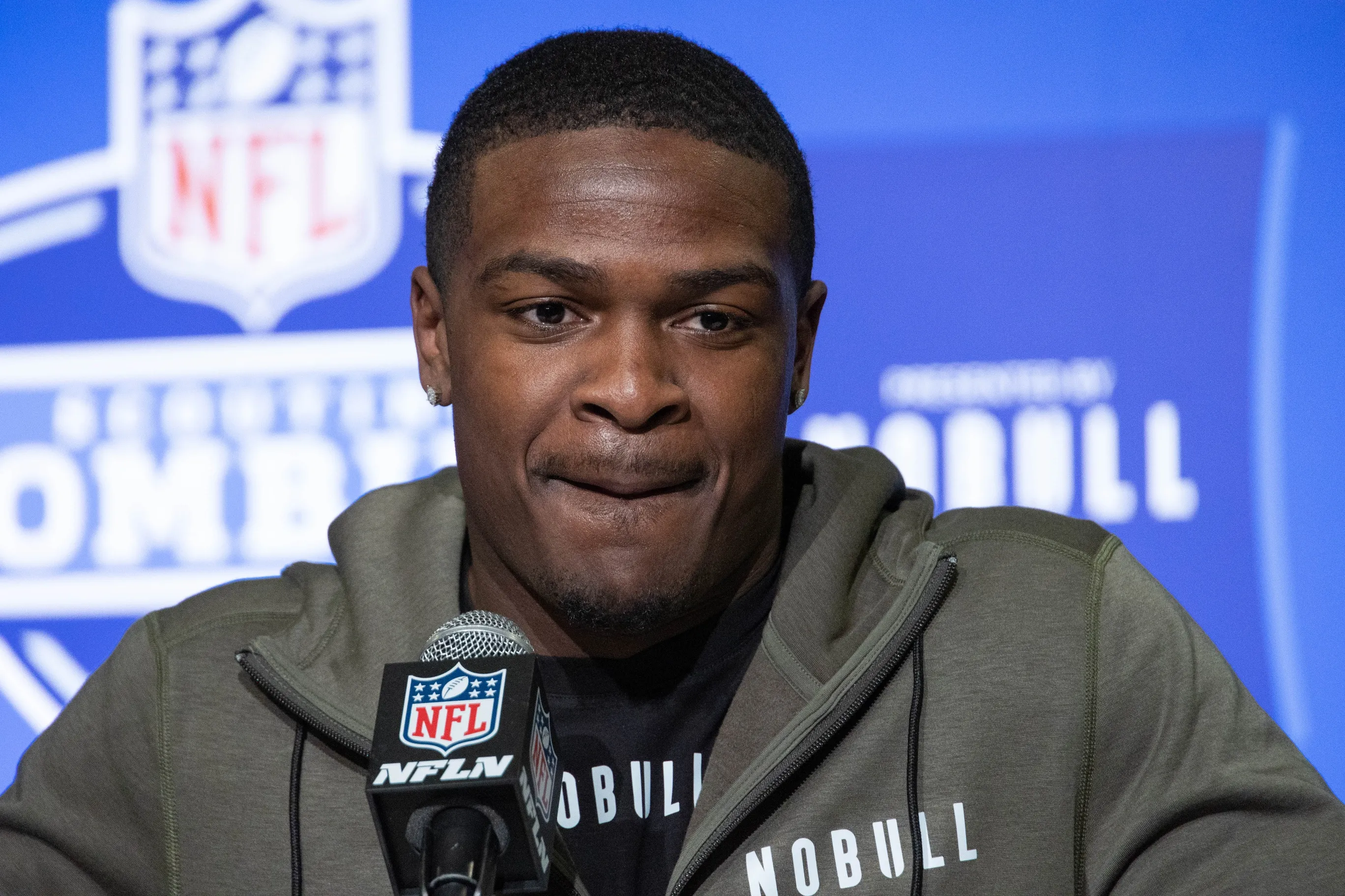 Miami Dolphins Eyeing Key Victory as De’Von Achane Returns Ahead of Steelers Clash