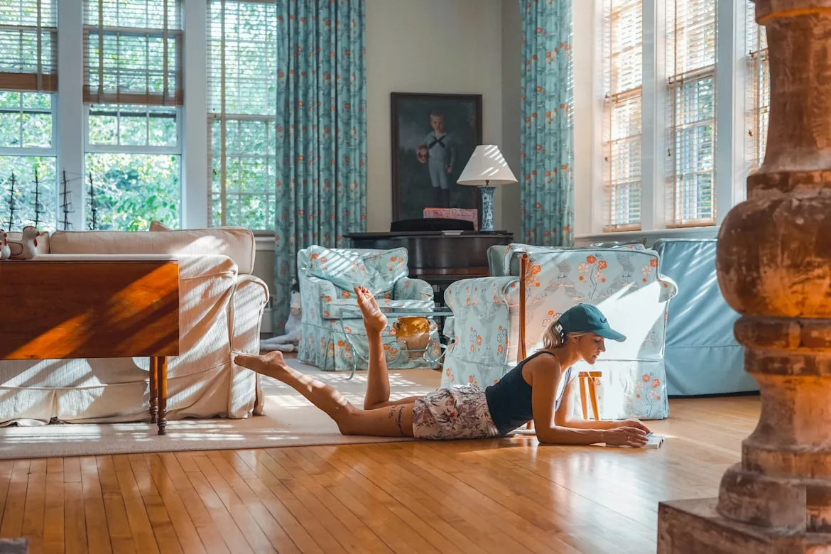 15 Things Found in Every ’80s Living Room