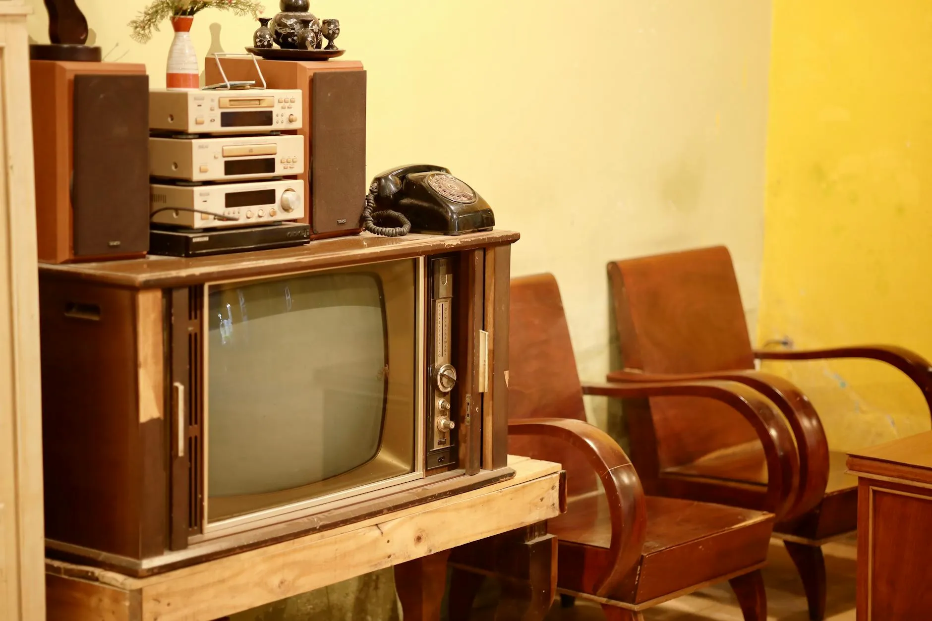 20 Rules People Followed in the 1970s That Seem Strange Now