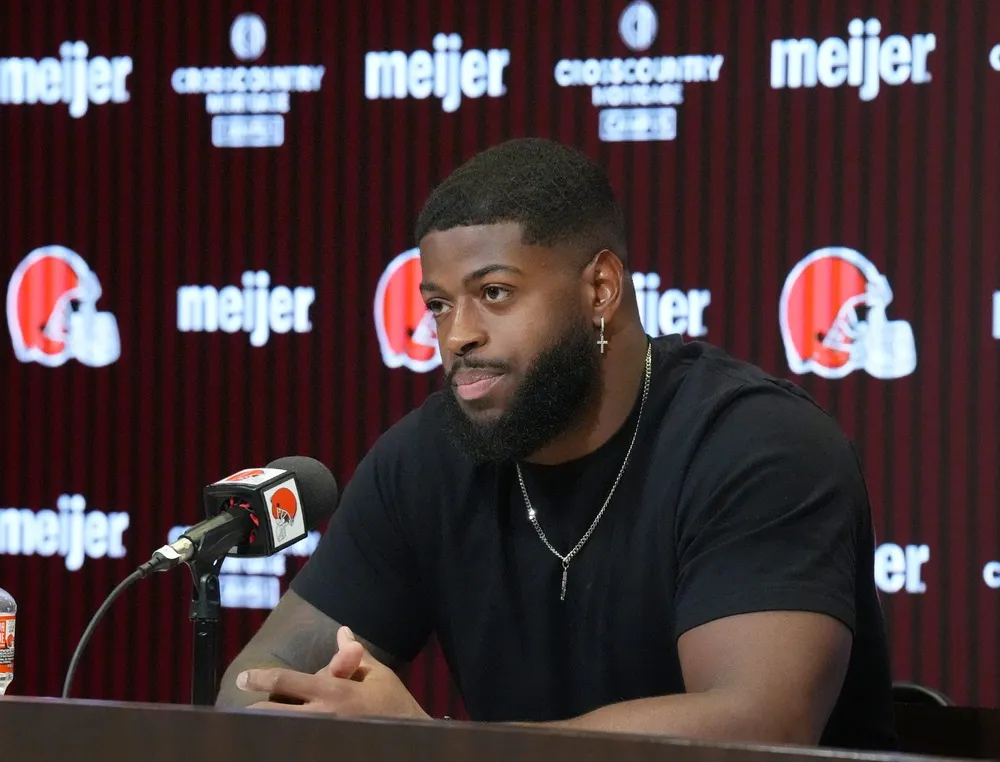 Browns’ Jared Verse Nears No. 8 Jersey Switch After Dillon Gabriel Agreement