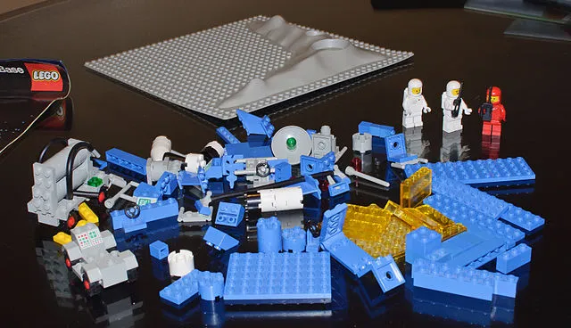 10 Building Sets That Made No Sense Without Instructions