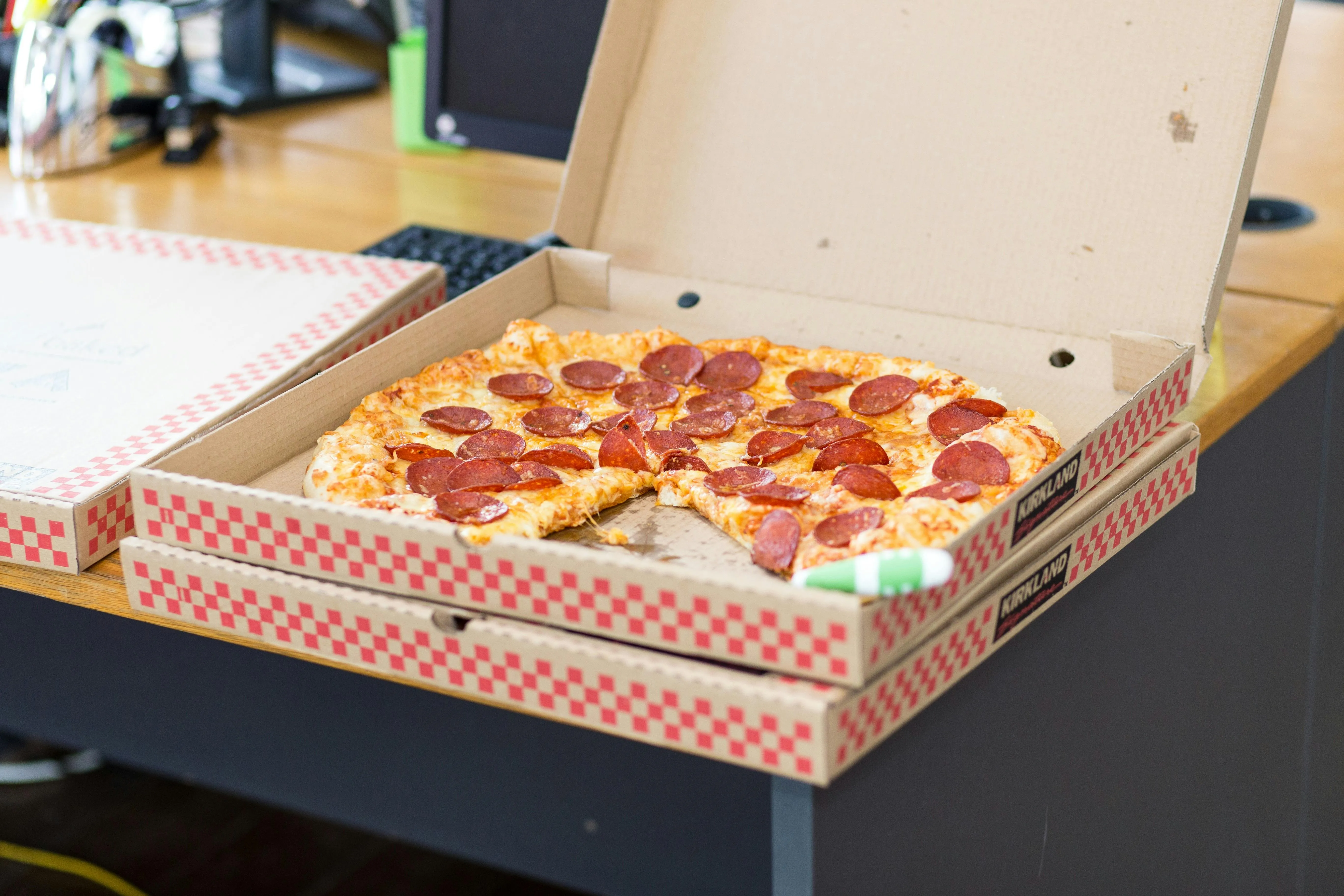 10 Pizza Ads That Exaggerated Way Too Much