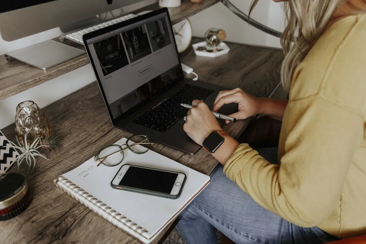 11 Stylish Work-from-Home Office Setups