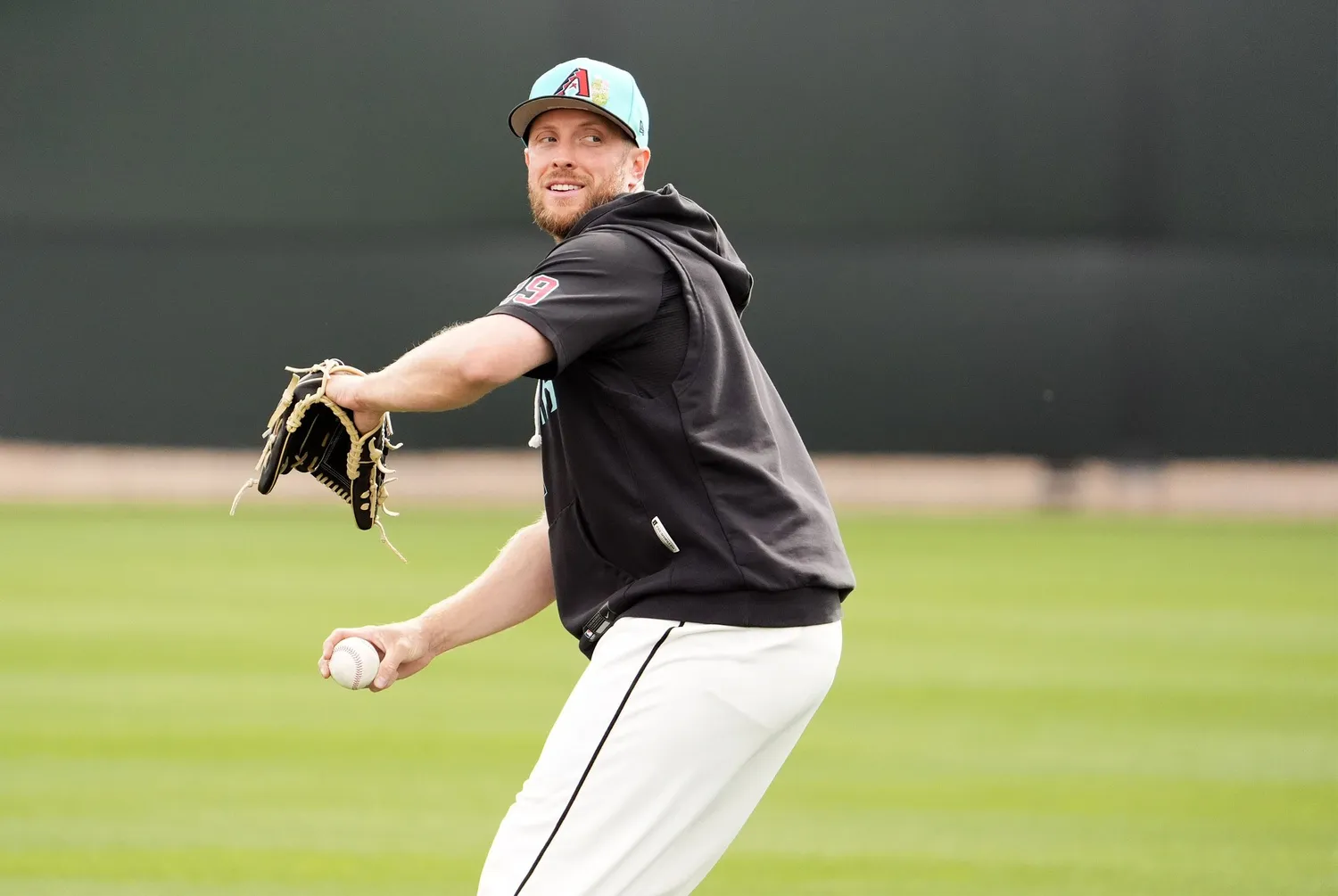 Merrill Kelly Eyes Return After Back Injury, Aims for 2026 Season with Diamondbacks