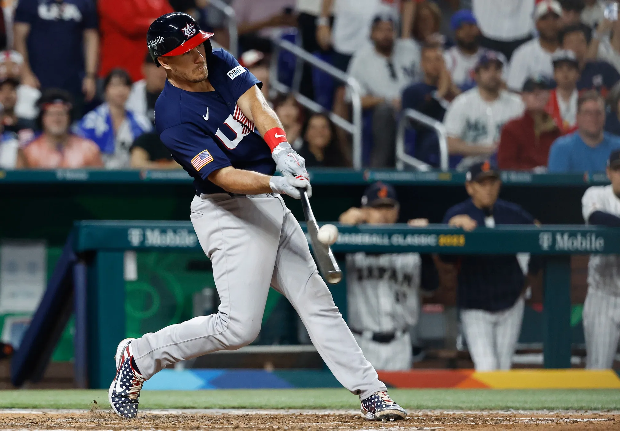 JT Realmuto Returns to Phillies on Three-Year Deal