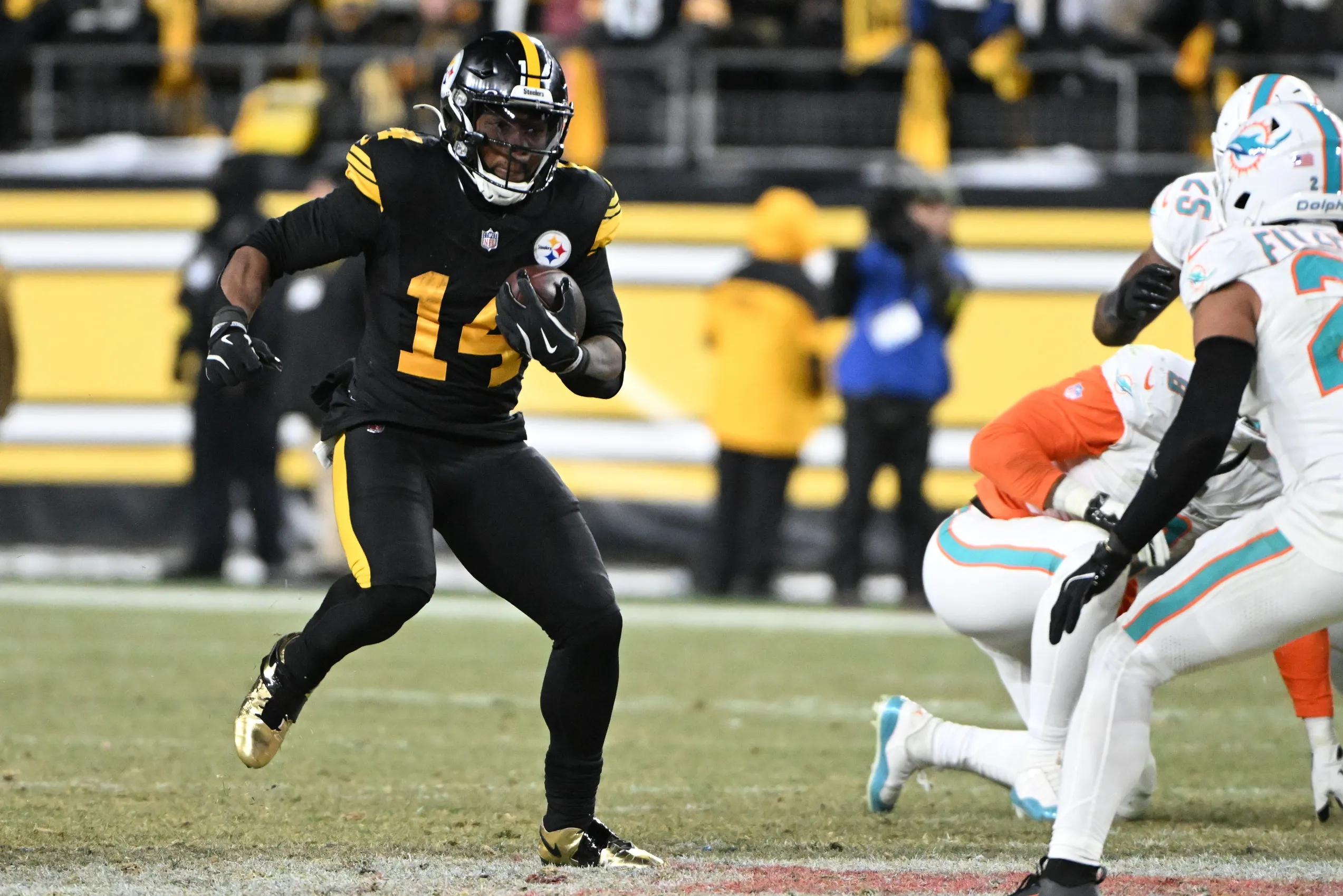 Kenneth Gainwell Emerges as Key Playmaker in Steelers’ Win Over Dolphins