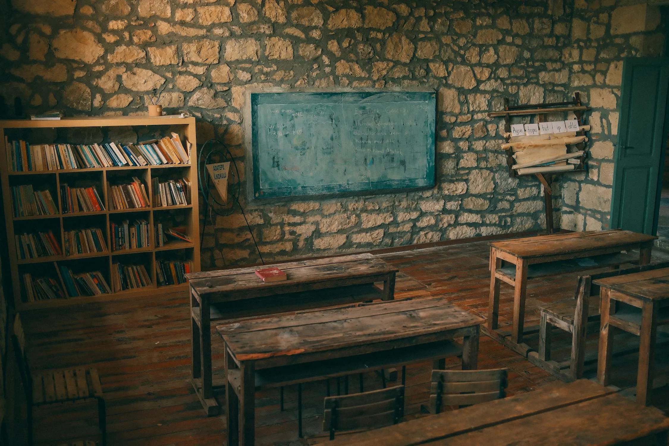 14 Things Every Teacher Kept on Their Desk in the 1960s That Disappeared