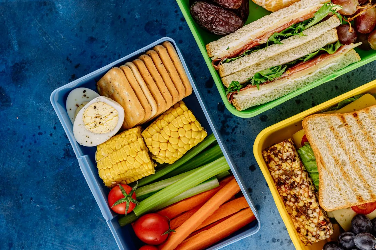 16 Things Every Lunchbox Had in the 1960s That Kids Still Remember