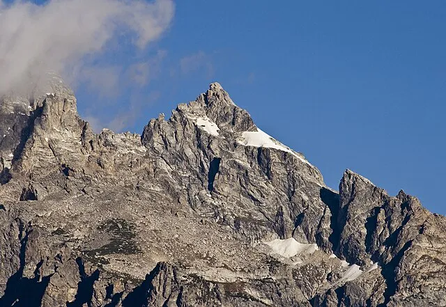 Acroterion on Wikicommons