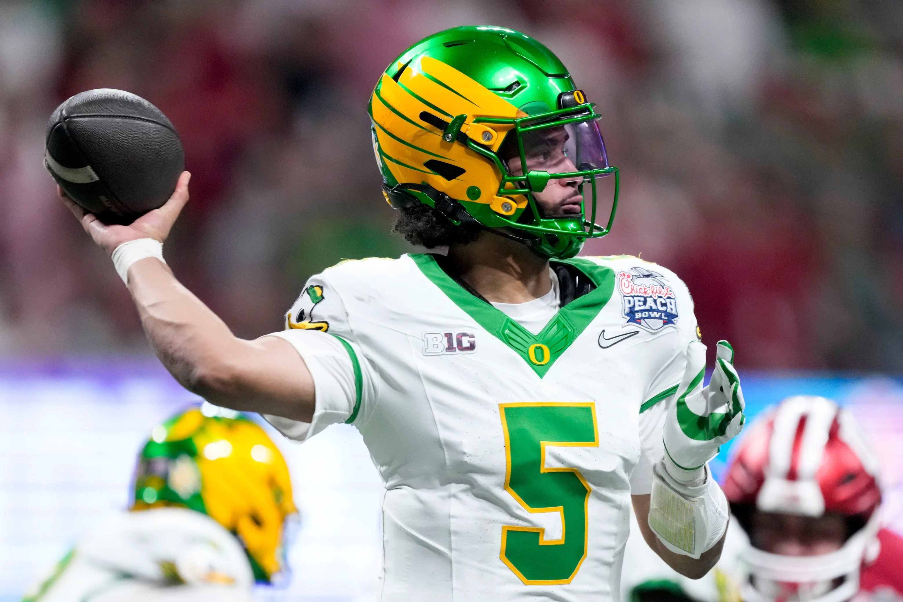 Dante Moore Returns to Oregon, Passing on 2026 NFL Draft