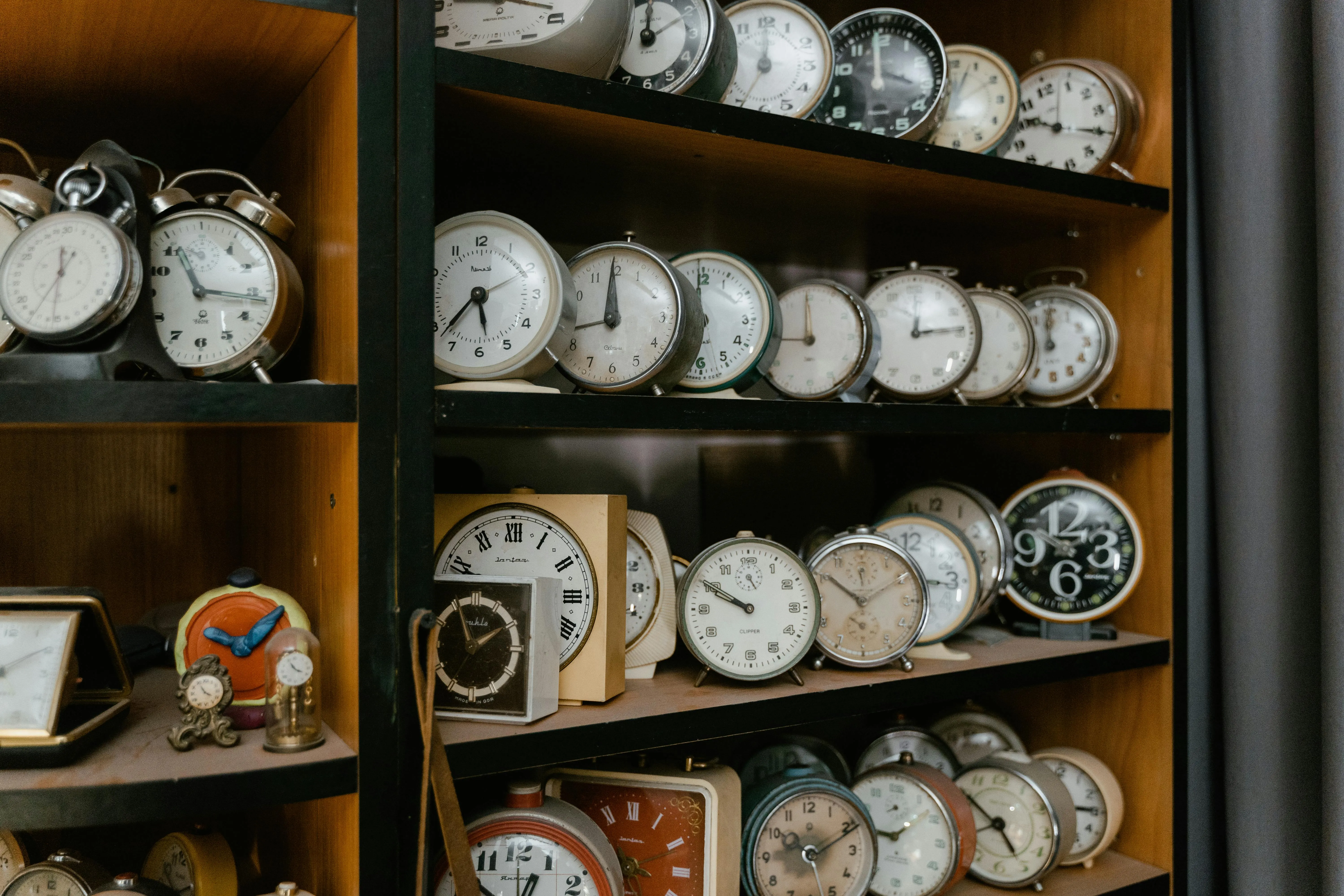 12 Alarm Clocks from the Past That Were Impossible to Ignore