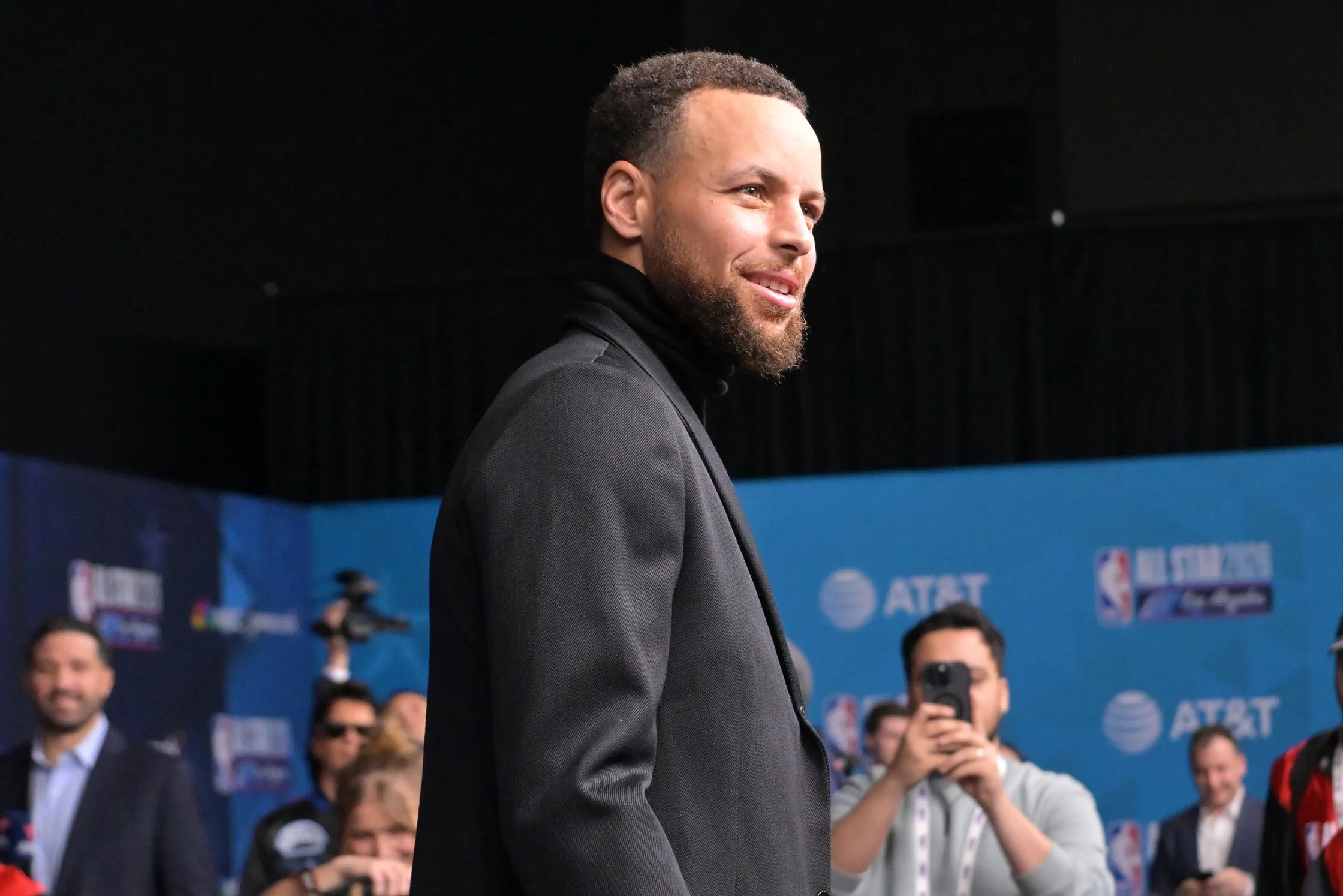 Curry’s Return Delayed as Warriors Take Cautious Approach With Knee Injury