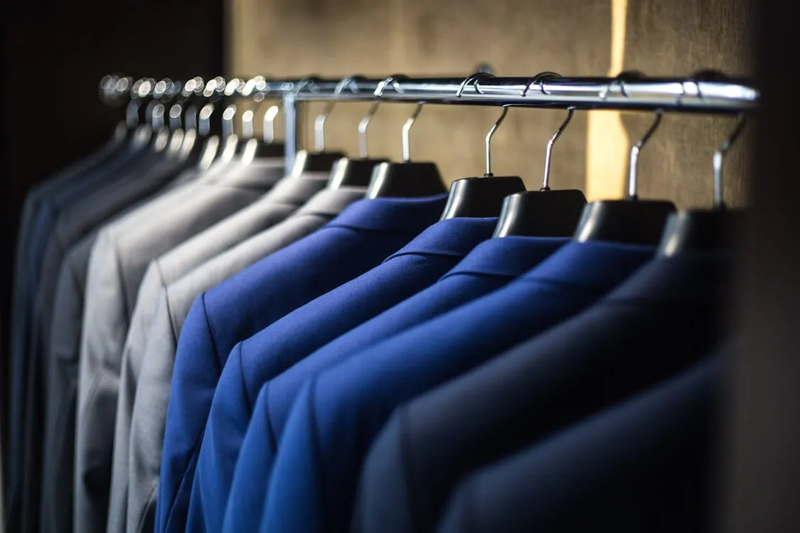12 Clothing Brands from the Mall That Don’t Exist Anymore