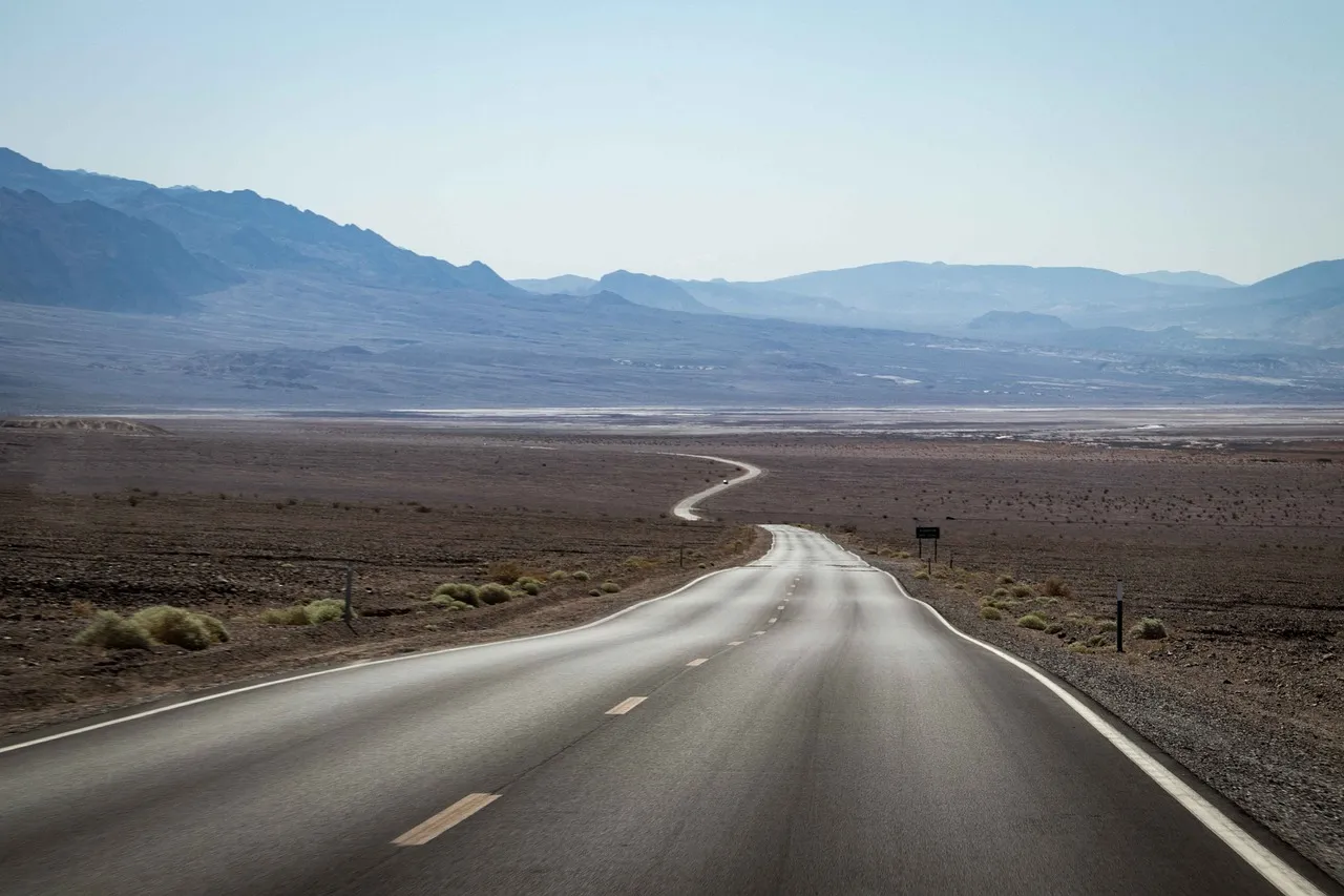 10 Abandoned Roads That Became Tourist Destinations