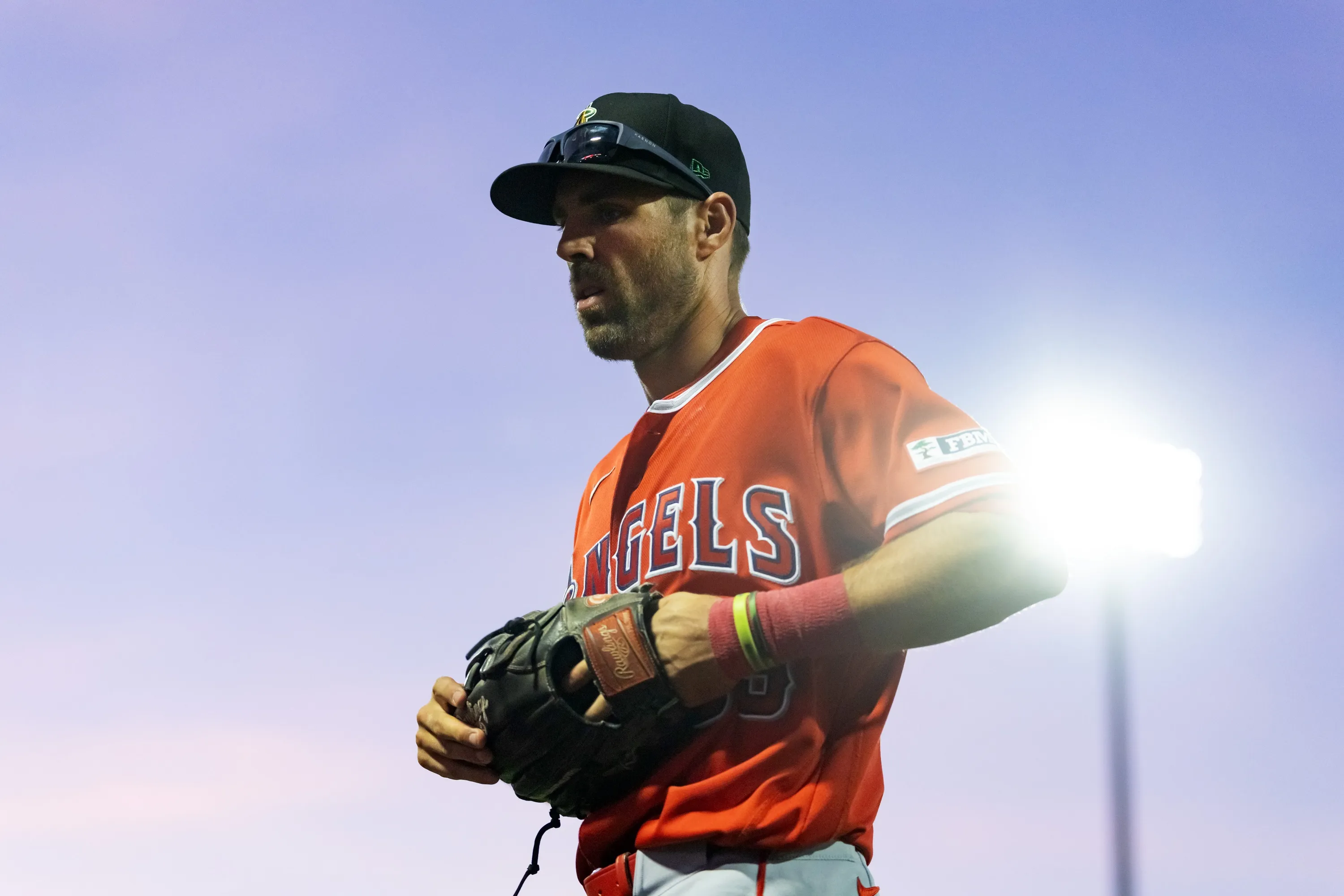 Chris Taylor Reverses Course, Remains With Angels After Injury Diagnosis