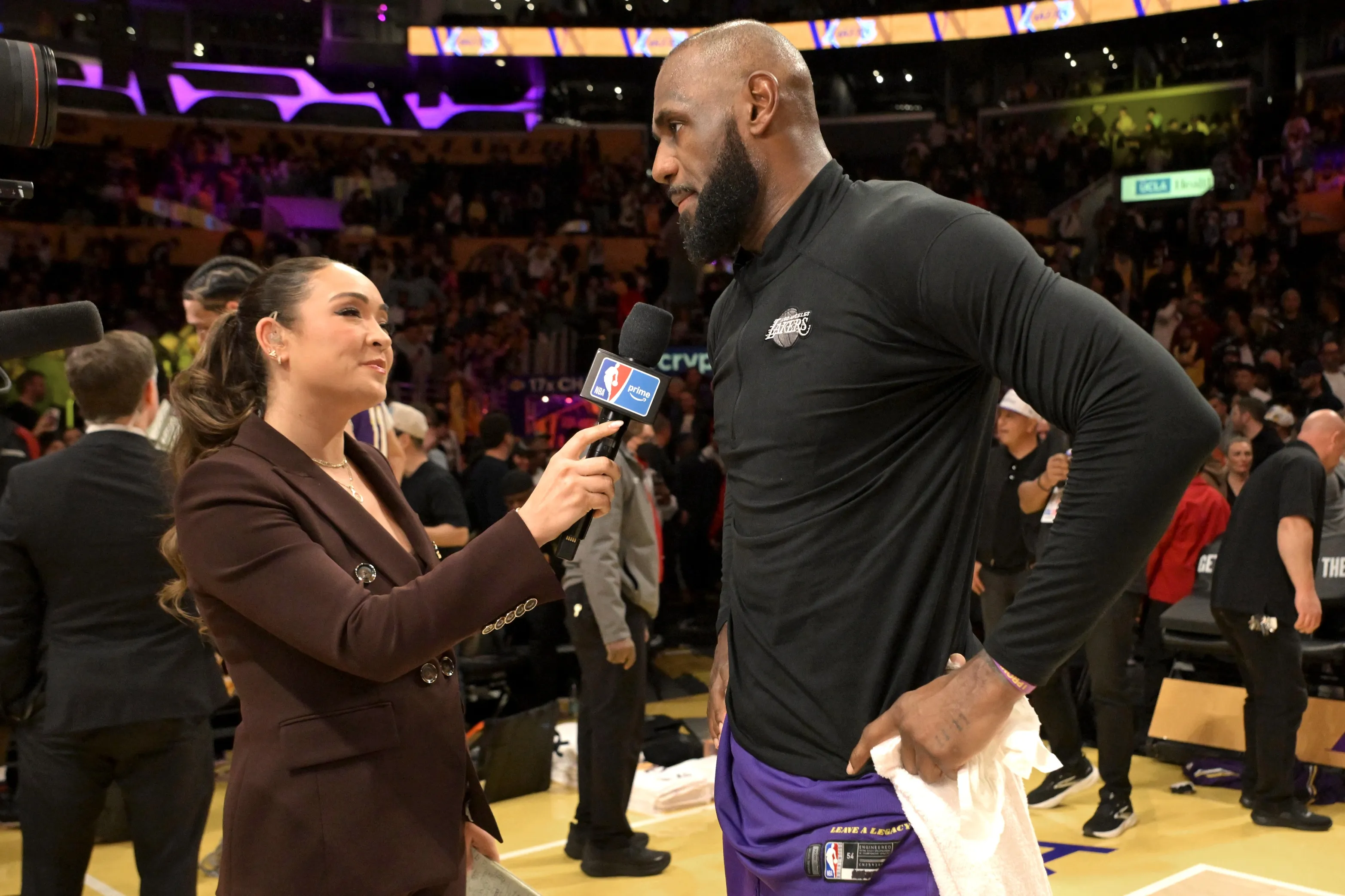 LeBron James Becomes Oldest Player to Record Triple-Double in Lakers Win Over Mavericks