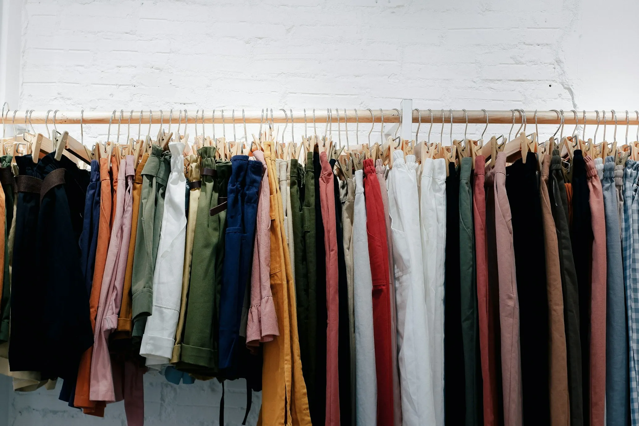 18 Clothing Trends from the ’90s That Disappeared Overnight