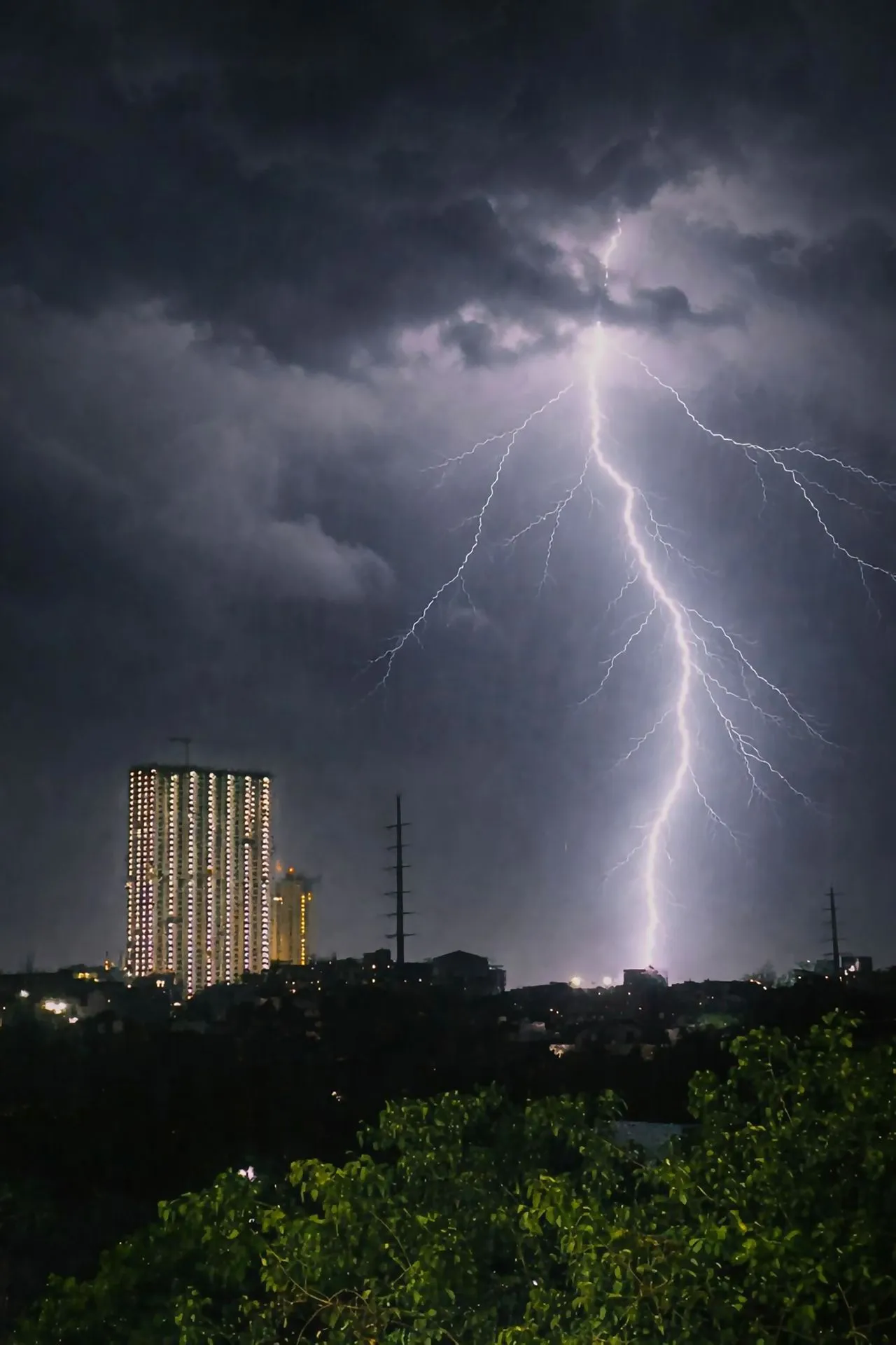 18 Things '70s Families Did During a Thunderstorm