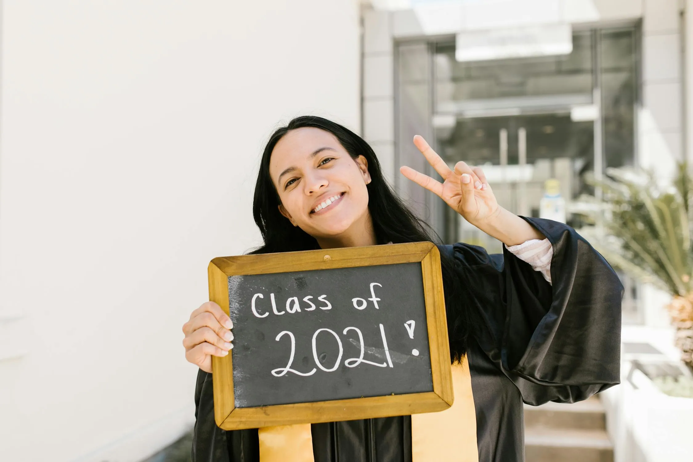 12 School Yearbook Trends That Make No Sense Today