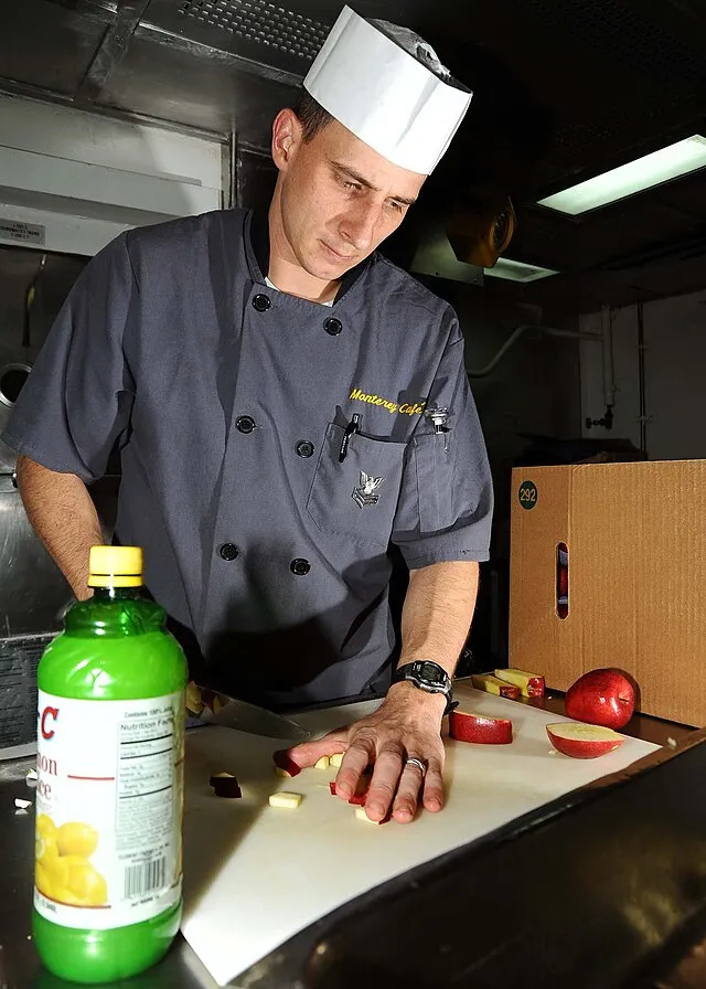 U.S. Navy photo by Mass Communications Specialist 3rd Class Jonathan Snyder on wikimedia