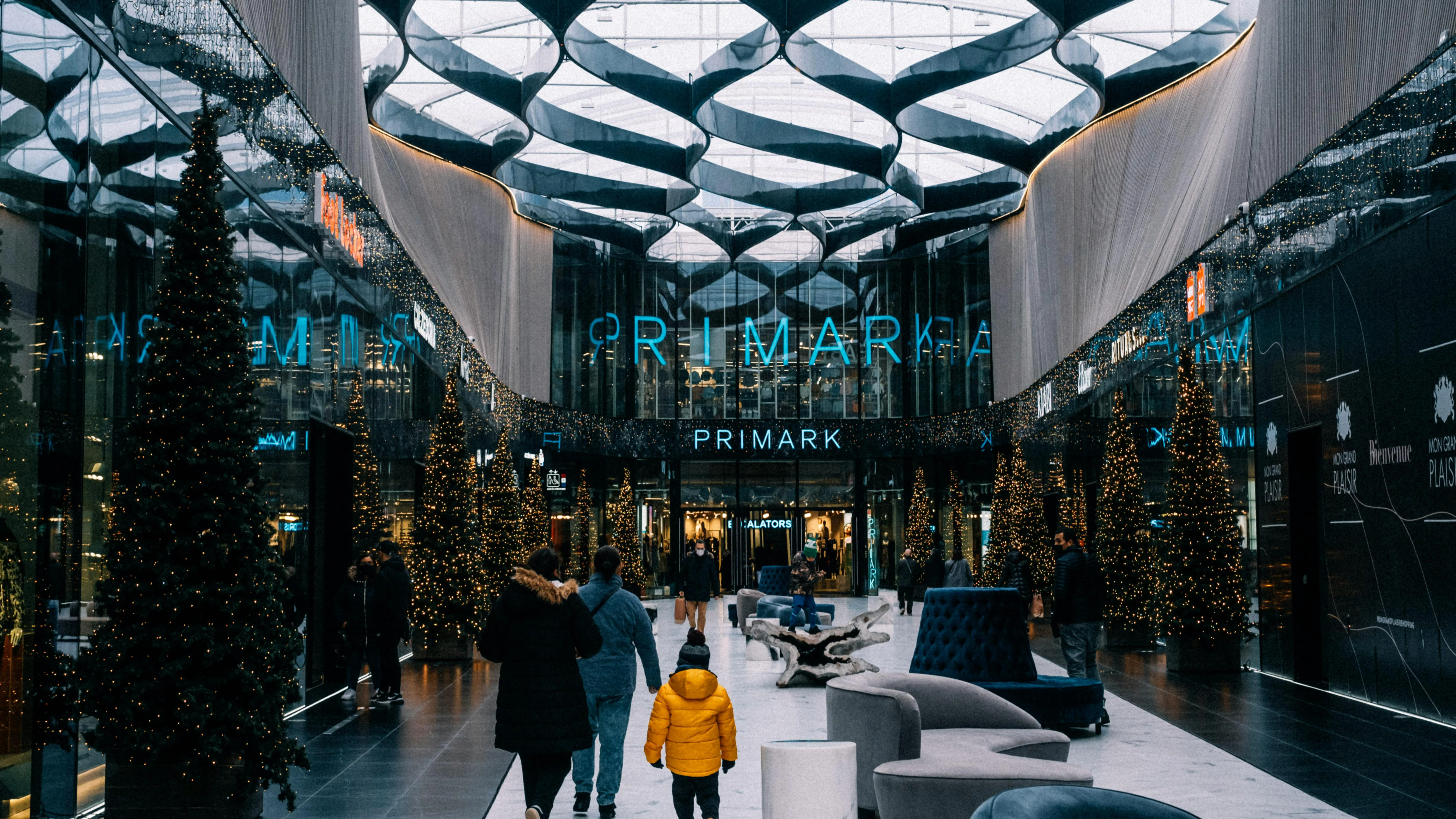 15 Shopping Ads That Played Every Holiday Season