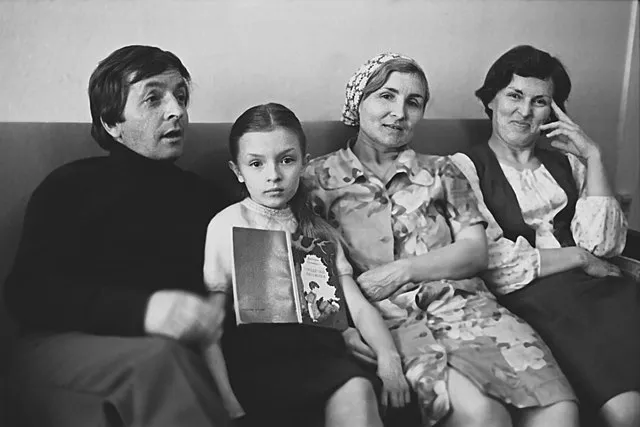 14 Things Families Did Together in the 1970s That Are Rare Today