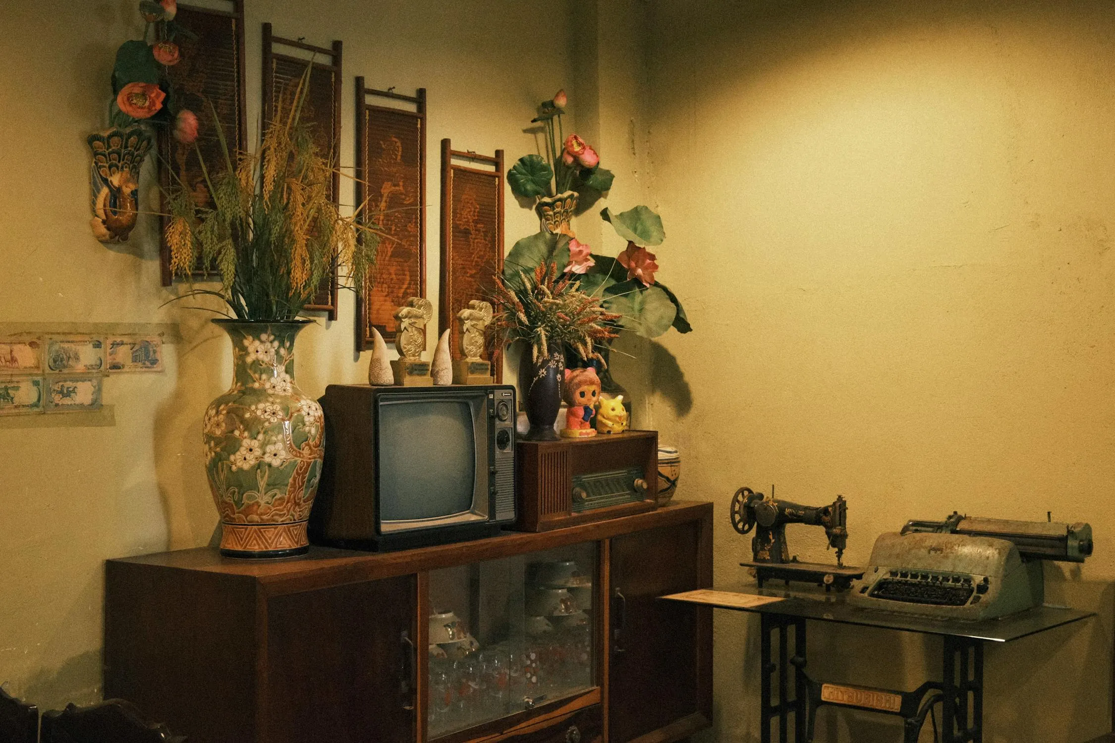 17 Things Every Home Used Before Modern Technology Took Over in the 1970s