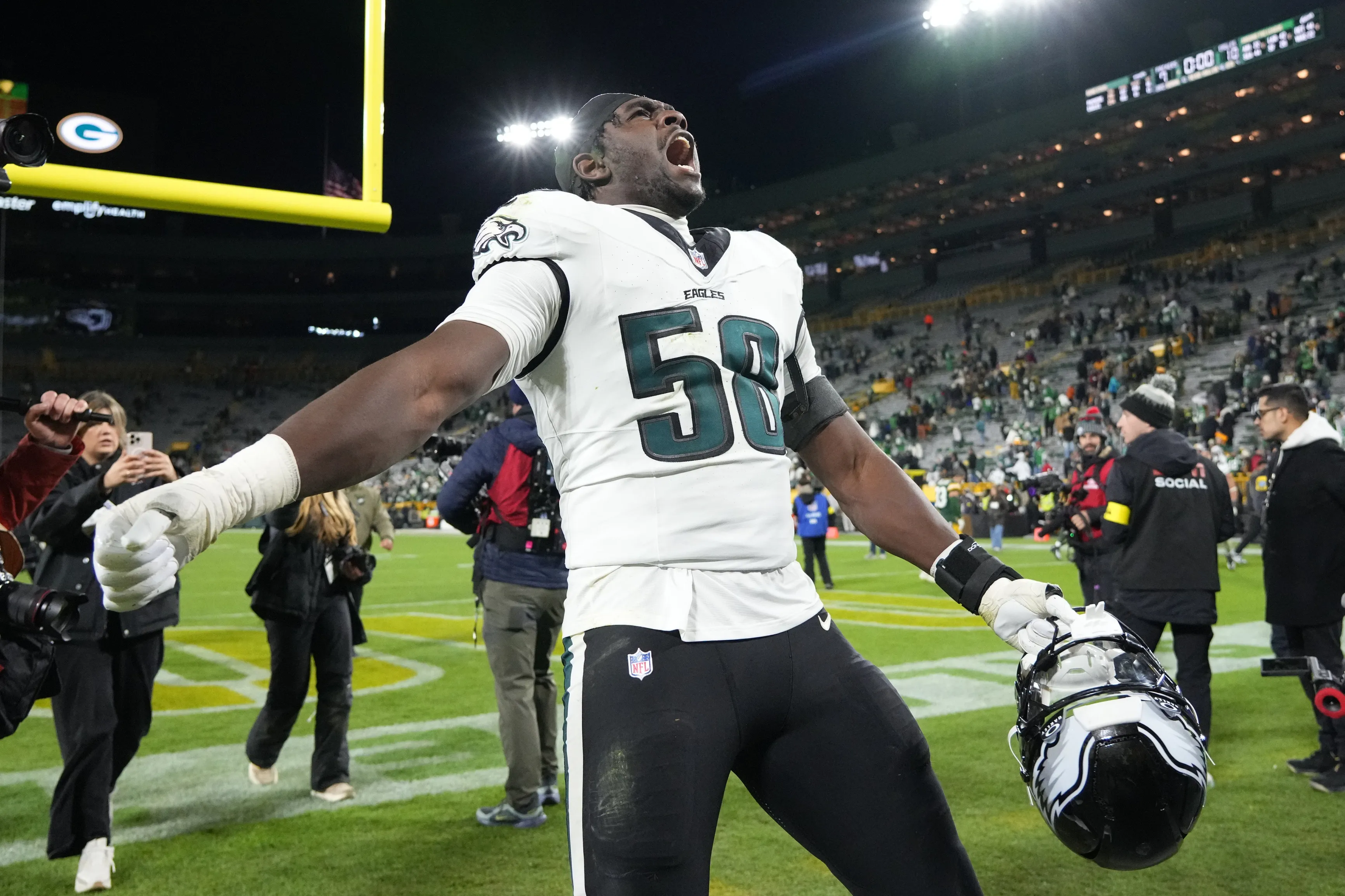 Jalyx Hunt’s Defensive Spark Helps Eagles Edge Packers in Low-Scoring Battle